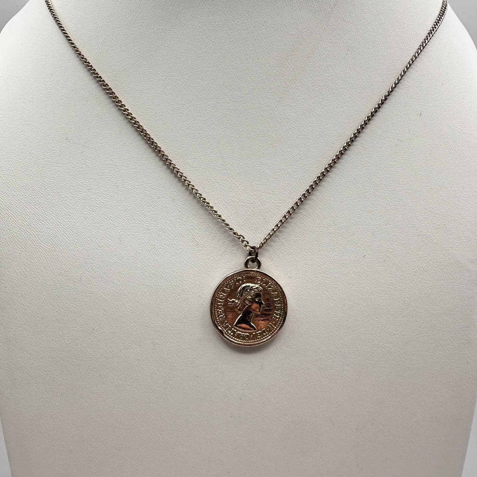 Vintage 70s Queen Elizabeth II British Five Pence Coin Pendant Necklace Jewelry - Image 1