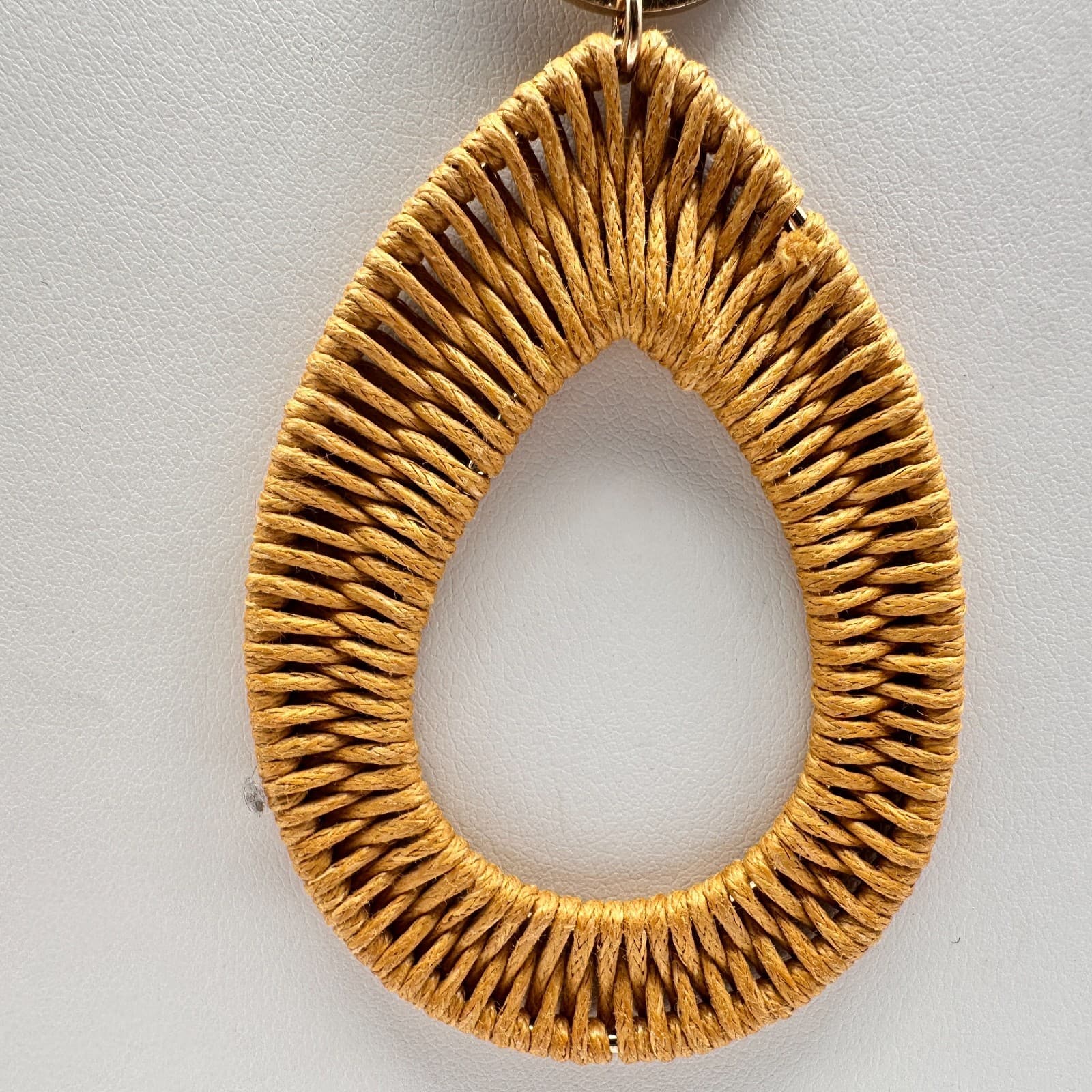 Vintage 90s Mustard Yellow Woven Rattan Teardrop Statement Gold Tone Necklace - Thumbnail 2