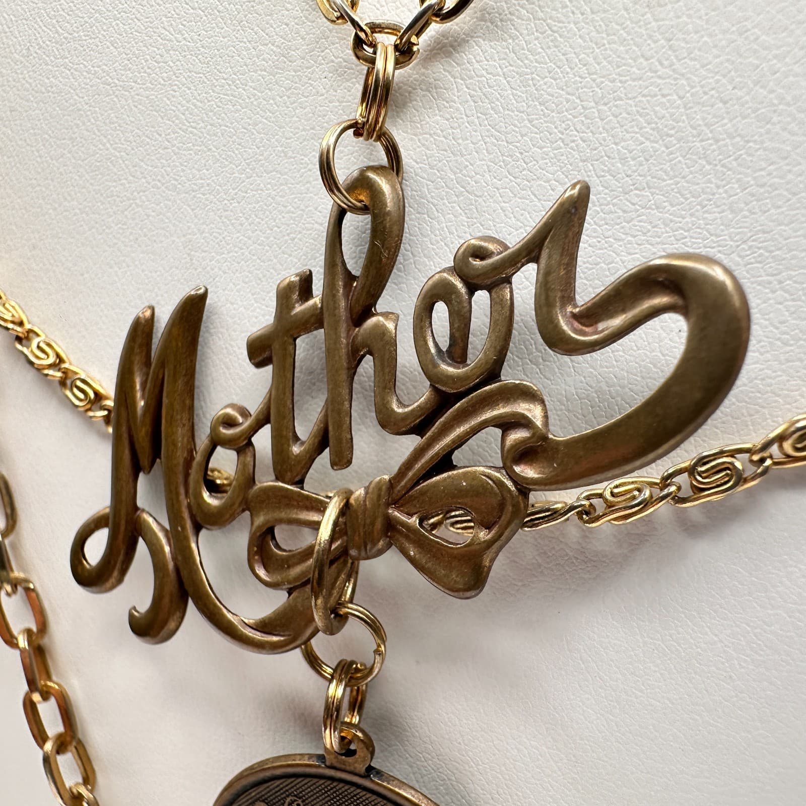 Vintage 80s Gold Tone Mother Love Script Pendant Layered Chain Necklace Jewelry - Thumbnail 7