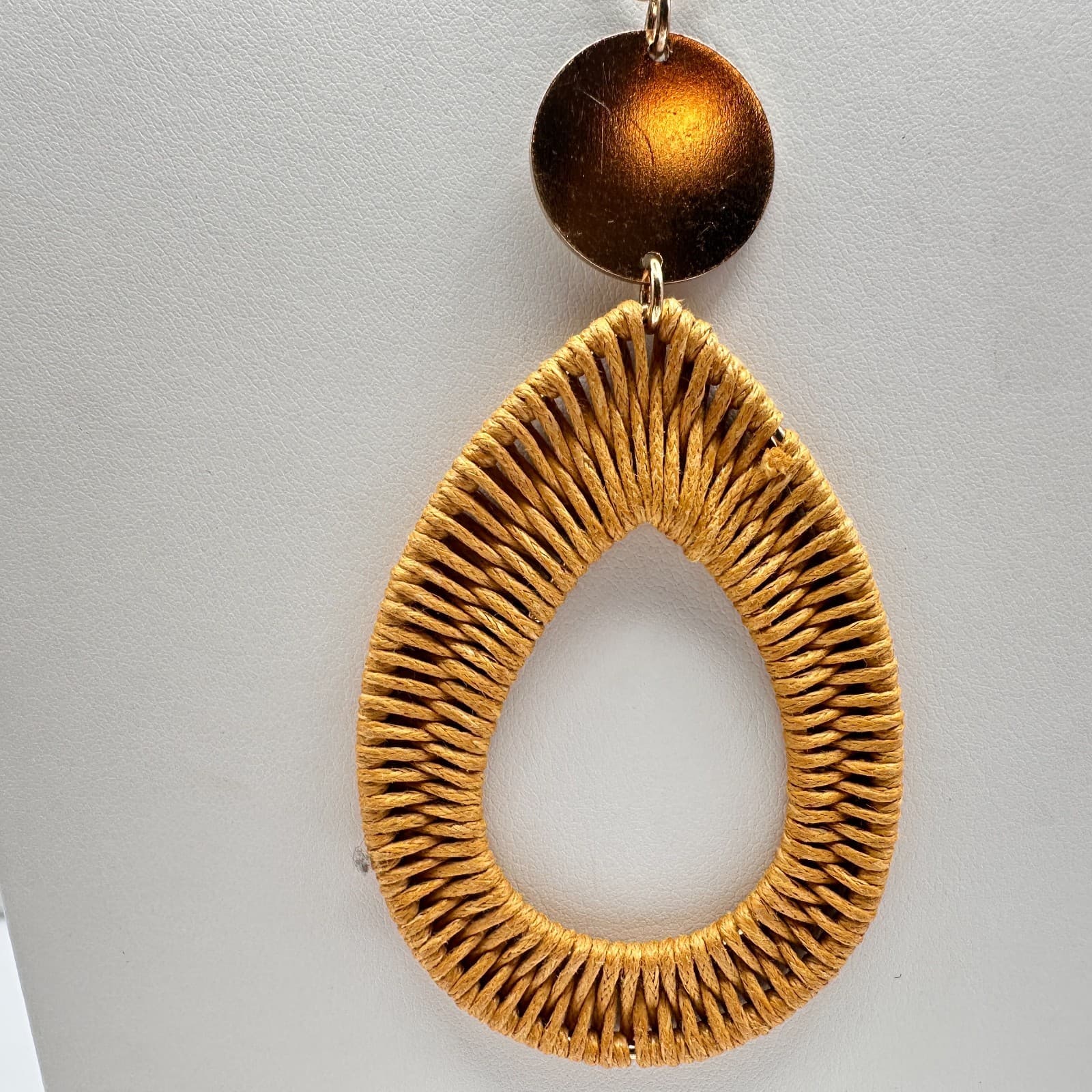 Vintage 90s Mustard Yellow Woven Rattan Teardrop Statement Gold Tone Necklace - Thumbnail 3