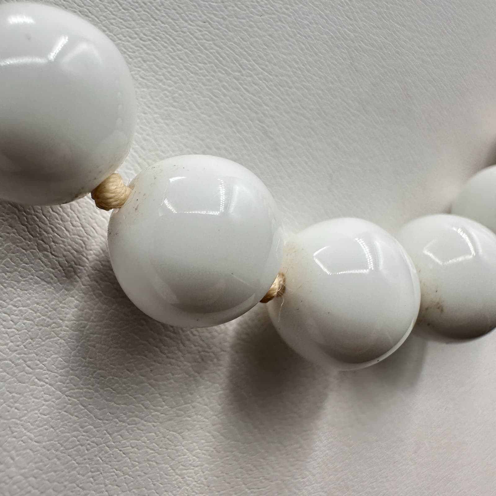 Vintage 90s Chunky White Lucite Bead Necklace Gold-Tone Accents Retro Jewelry - Thumbnail 4