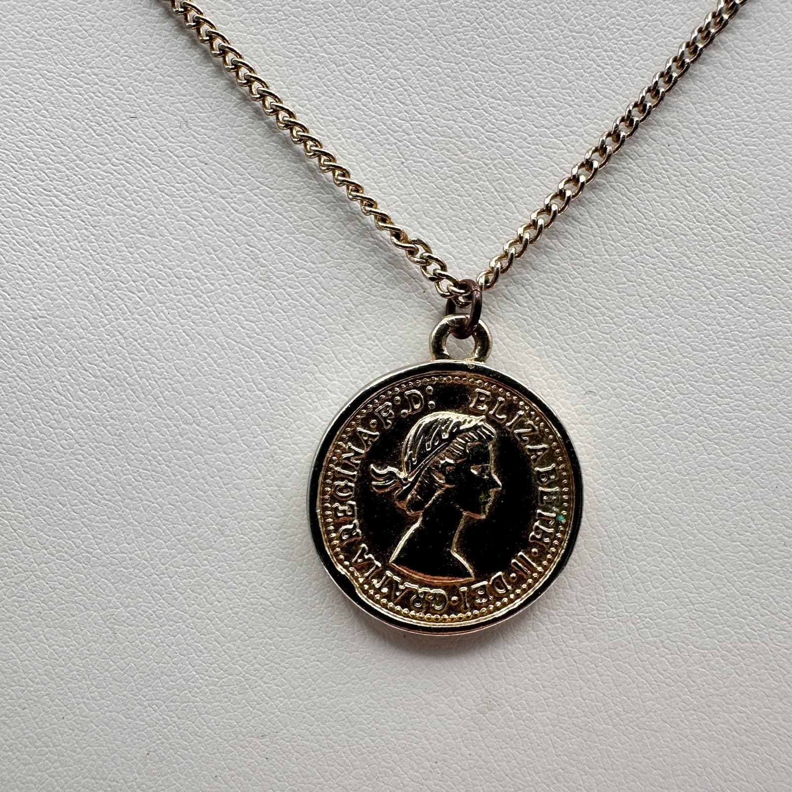 Vintage 70s Queen Elizabeth II British Five Pence Coin Pendant Necklace Jewelry - Thumbnail 2
