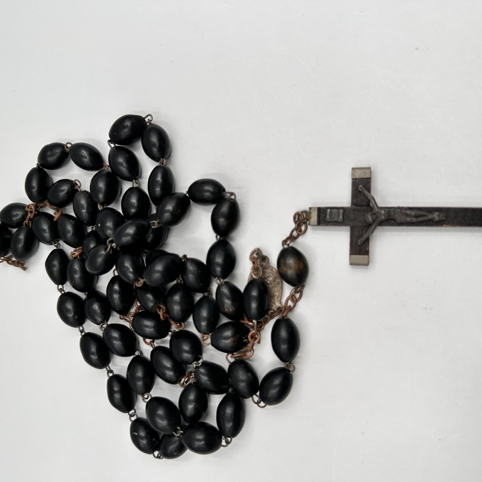Vintage 80s Wooden Black Beaded Rosary Catholic Crucifix INRI Pendent Necklace - Thumbnail 7