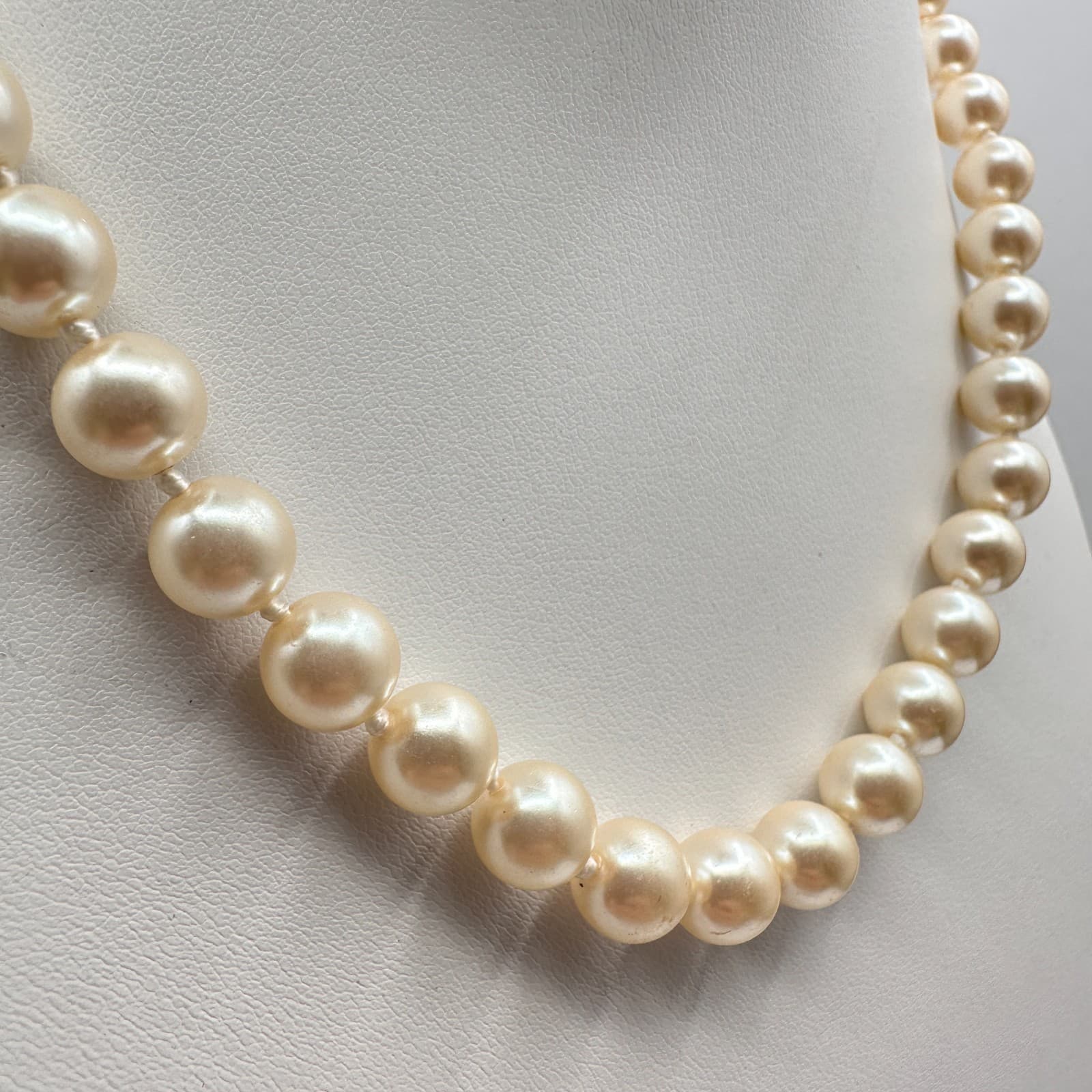 Vintage 90s Ivory Cream Faux Pearl Single Strand Necklace Choker Classic Jewelry - Thumbnail 5