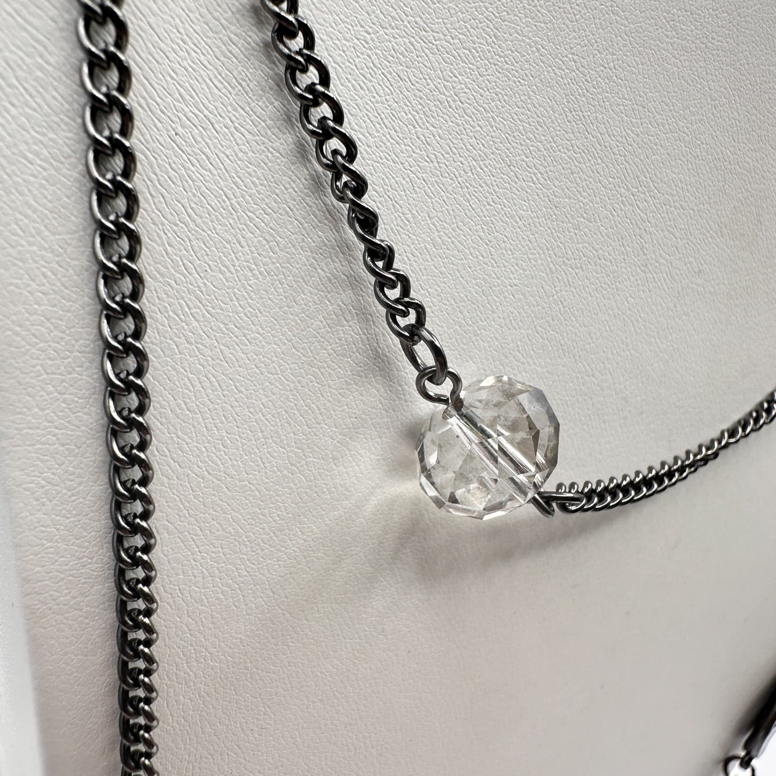 Vintage 80s Gunmetal Station Necklace Clear Beads Black Pendant Jewelry - Thumbnail 3