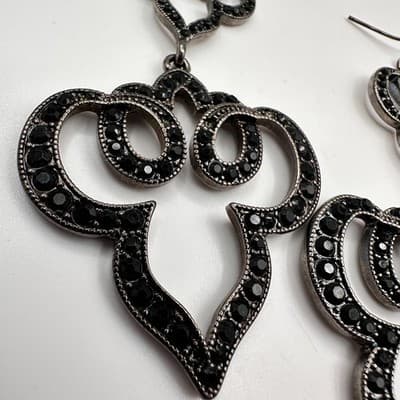 Vintage Y2K Black Rhinestone Chandelier Earrings Gunmetal Filigree Jewelry - Thumbnail 3