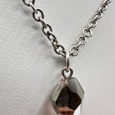 Vintage 80 Silver Tone Teardrop Necklace Light Green Stone Frame Jewelry - Thumbnail 5