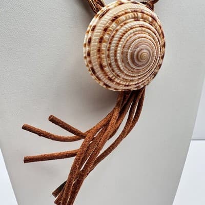 Vintage 90s Spiral Sea Shell Necklace Braided Suede Leather Tassels Gold Tone - Thumbnail 4