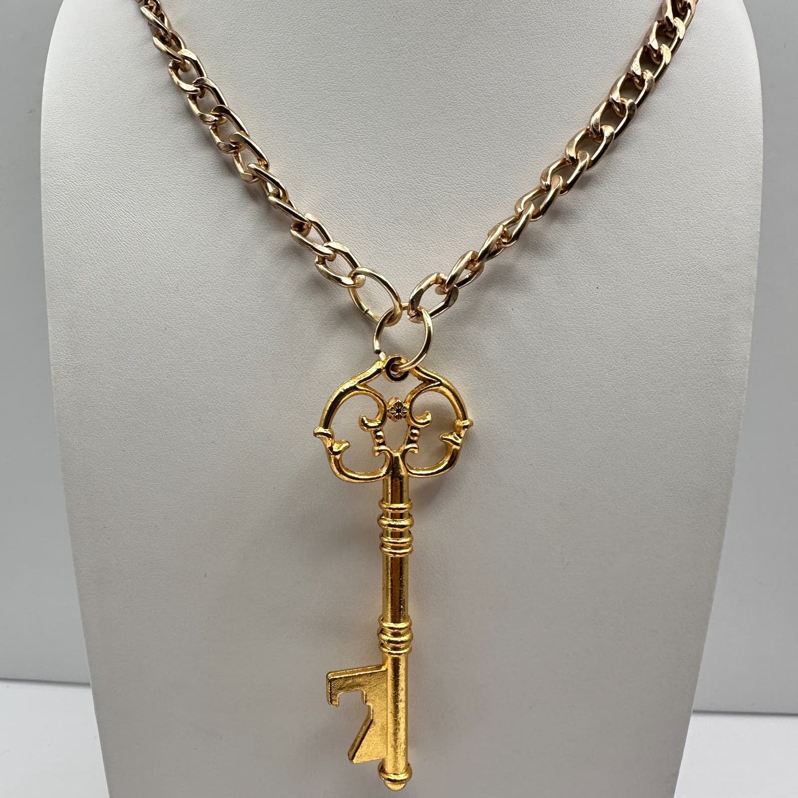 Vintage 90s Y2K Gold Tone Skeleton Key Necklace Ornate Pendant Boho Steampunk - Thumbnail 7