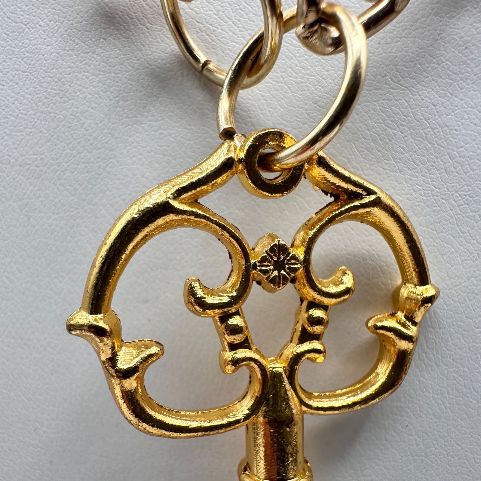 Vintage 90s Y2K Gold Tone Skeleton Key Necklace Ornate Pendant Boho Steampunk - Thumbnail 3