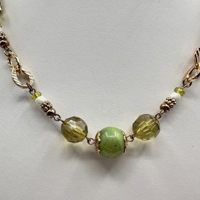 Necklace Vintage Gold Tone Beaded Statement Lime Green Olive Glass Faceted - Thumbnail 3