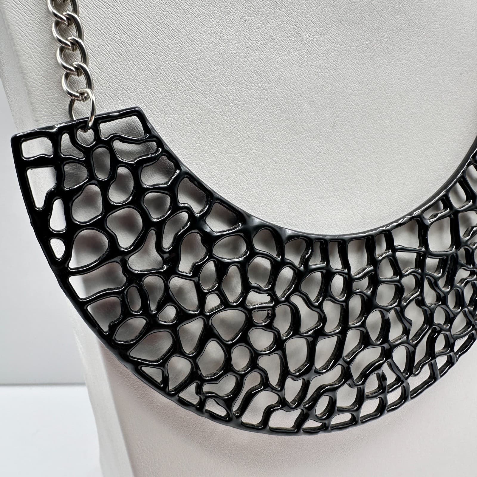 Vintage Y2K Black Prowl Necklace Silver Tone Chain Geometric Statement Jewelry - Thumbnail 4