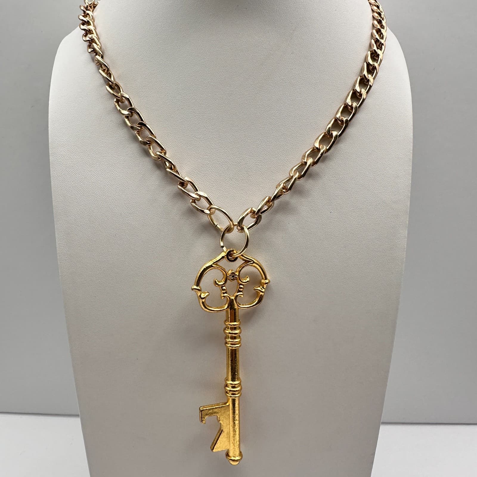 Vintage 90s Y2K Gold Tone Skeleton Key Necklace Ornate Pendant Boho Steampunk - Thumbnail 2