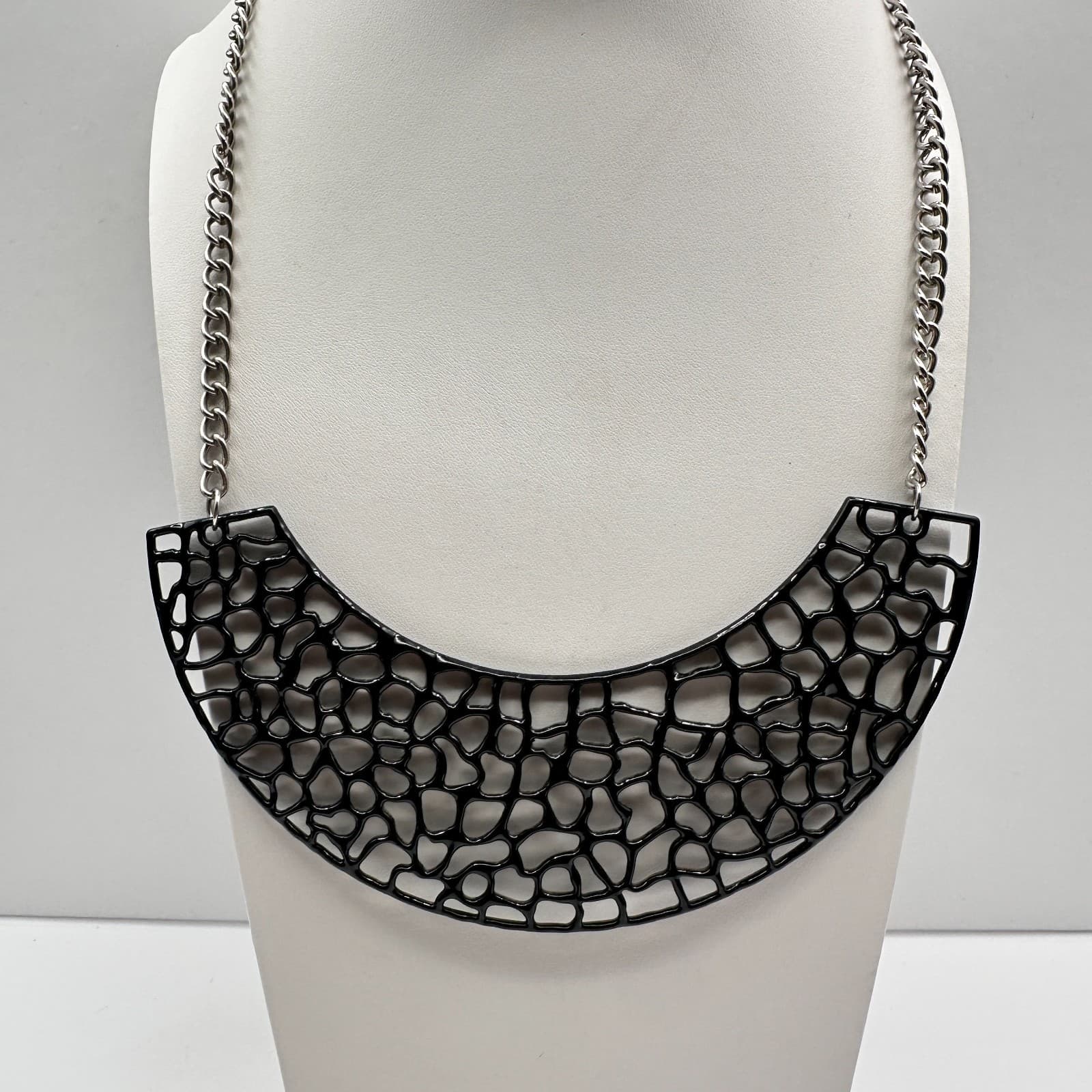Vintage Y2K Black Prowl Necklace Silver Tone Chain Geometric Statement Jewelry - Thumbnail 2