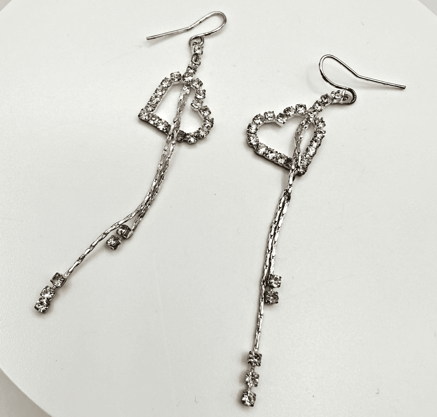Vintage Y2K Silver Tone Rhinestone Heart Dangle Earrings Tassel Women's Jewelry - Image 1
