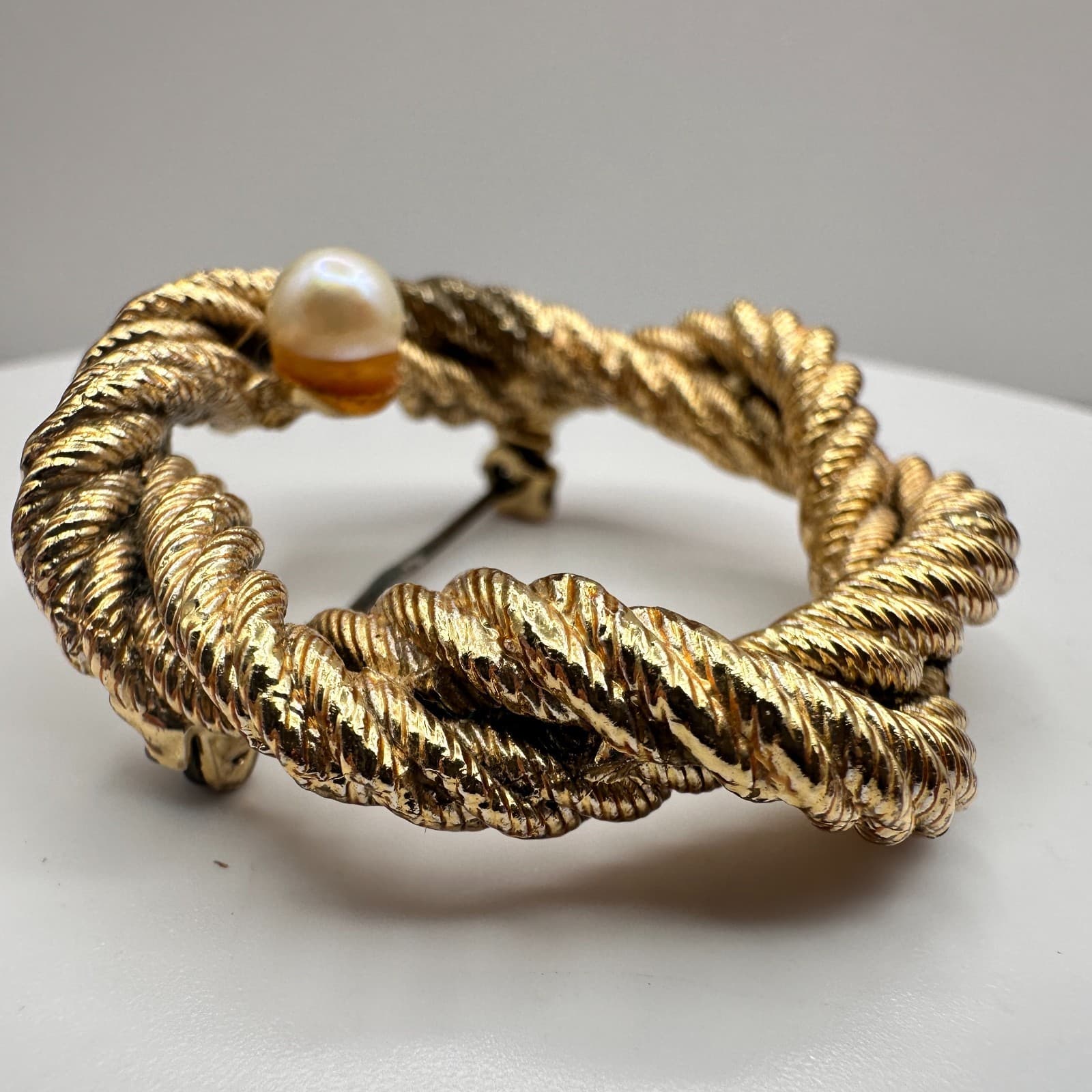 Vintage 80s Gold Tone Cream Faux Pearl Twisted Rope Brooch Pin Women's Jewelry - Thumbnail 2
