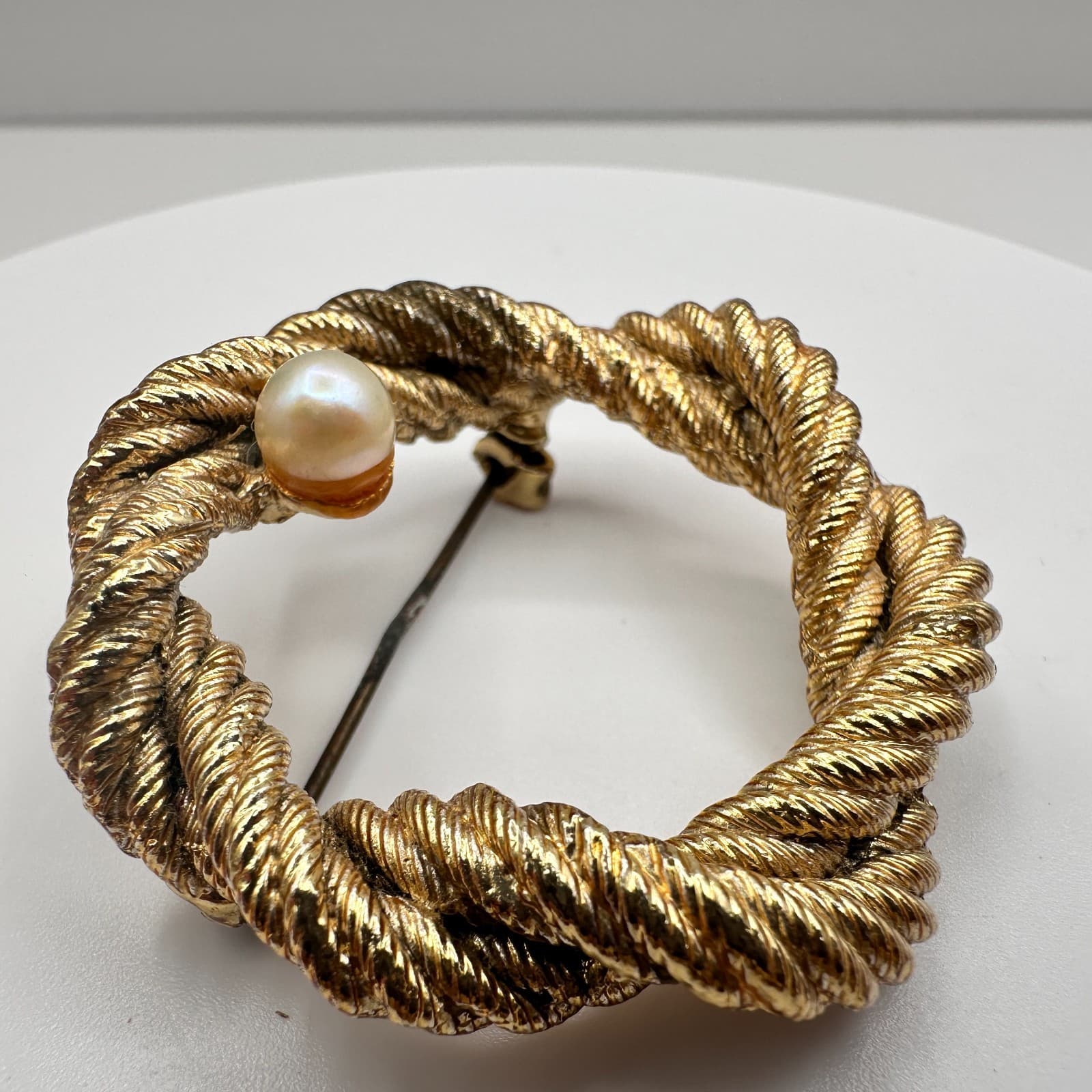 Vintage 80s Gold Tone Cream Faux Pearl Twisted Rope Brooch Pin Women's Jewelry - Thumbnail 3