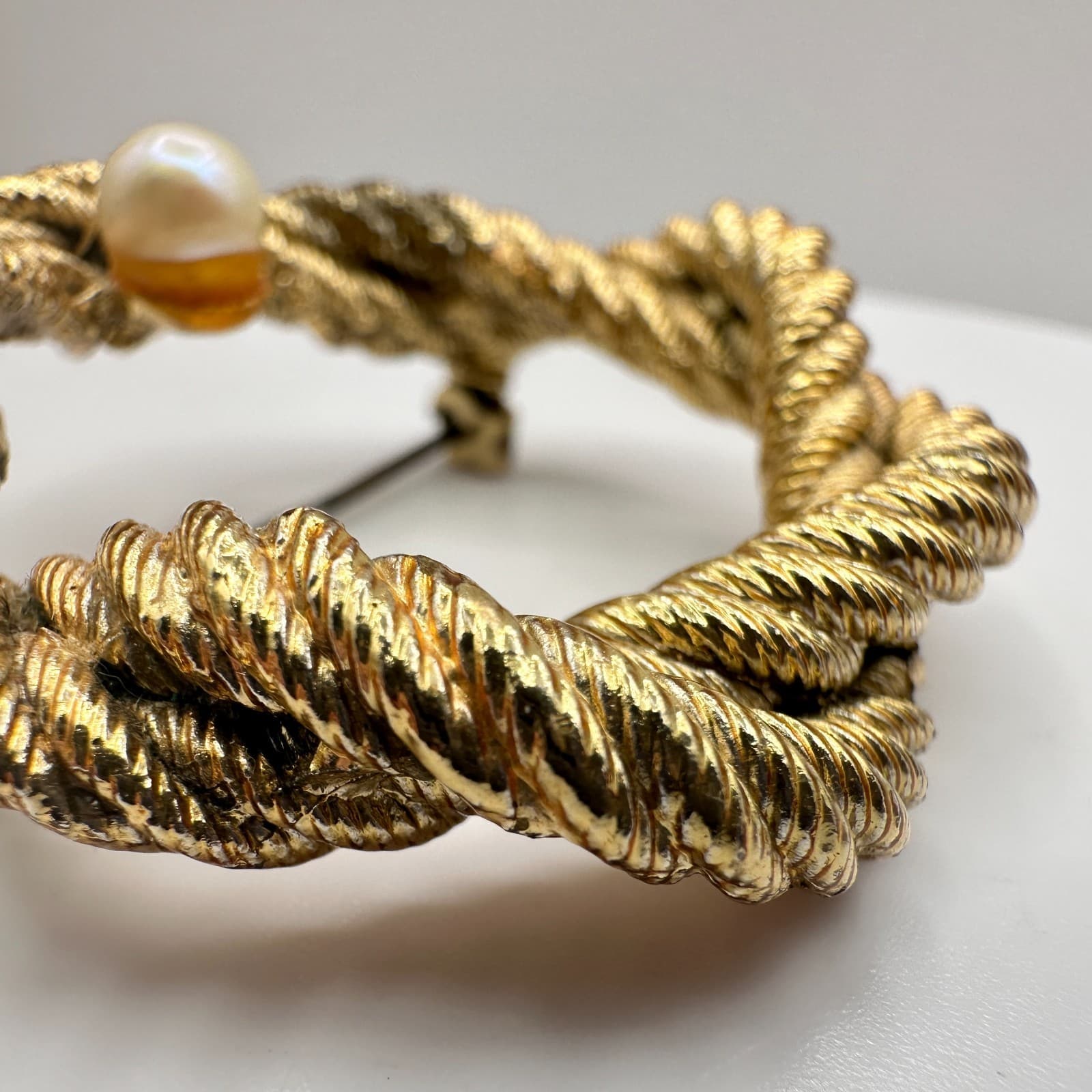 Vintage 80s Gold Tone Cream Faux Pearl Twisted Rope Brooch Pin Women's Jewelry - Thumbnail 4