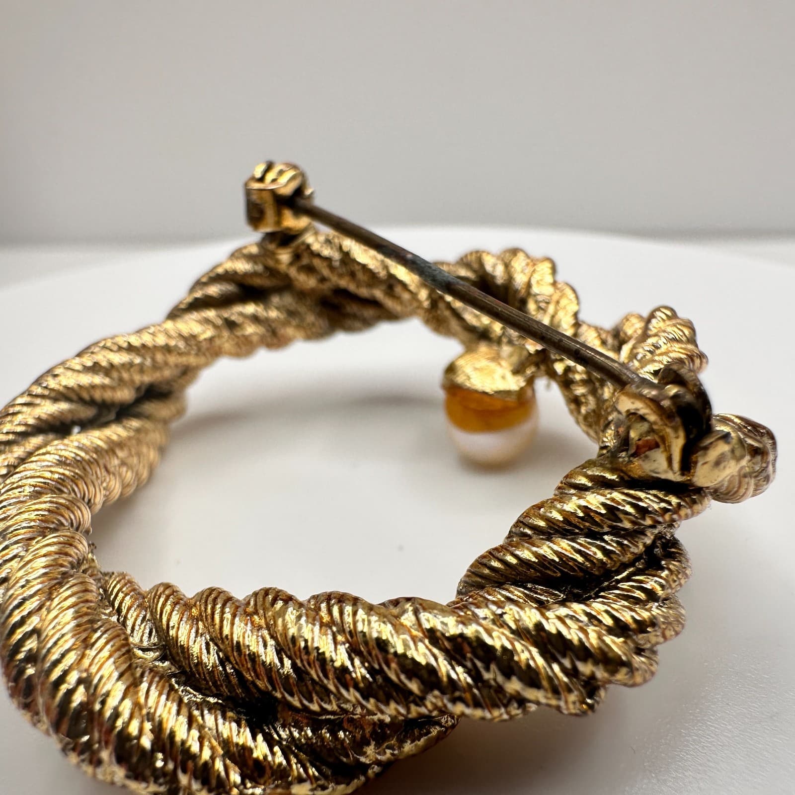 Vintage 80s Gold Tone Cream Faux Pearl Twisted Rope Brooch Pin Women's Jewelry - Thumbnail 7