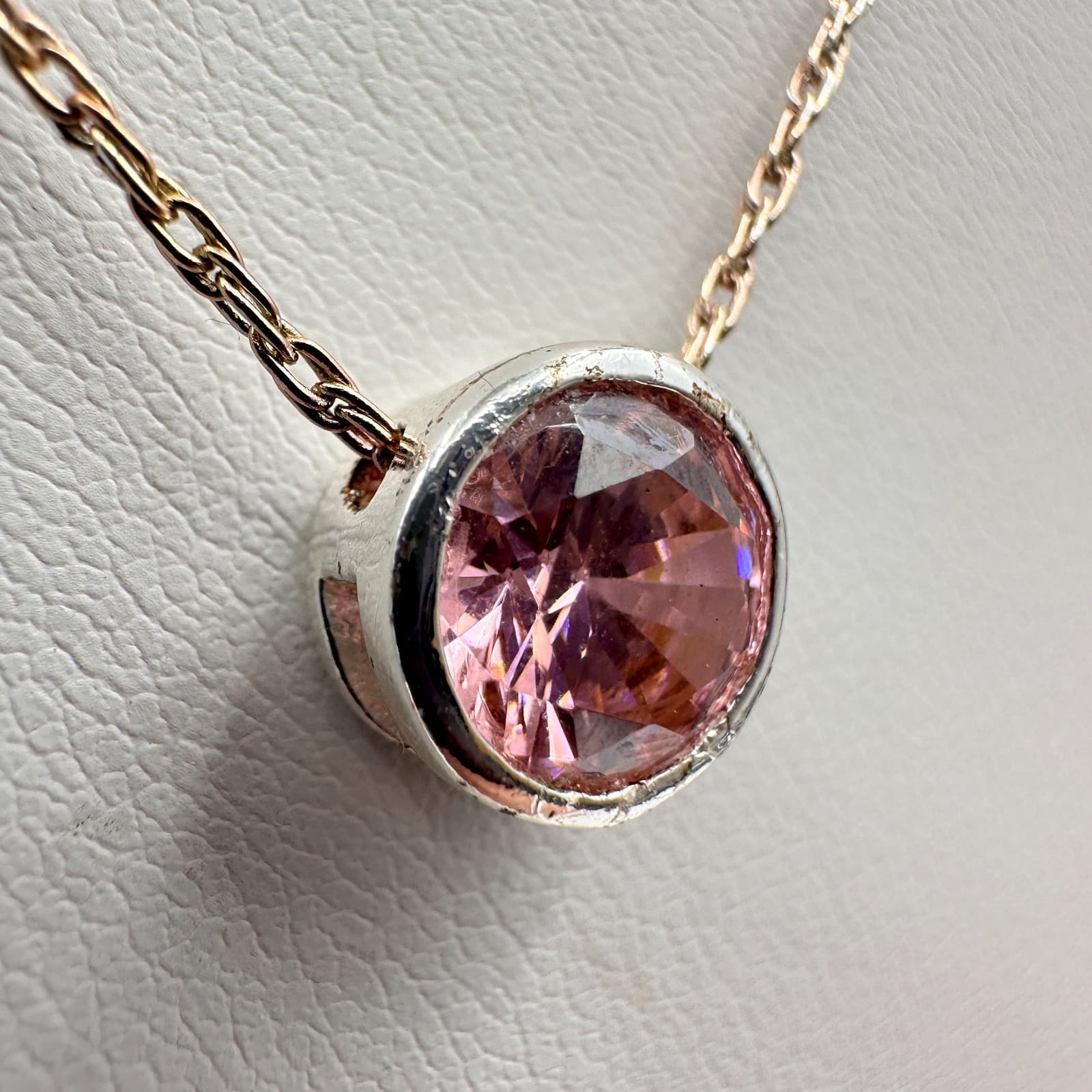 Vintage 90s Gold Tone Pink Rhinestone Pendant Necklace Women's Classic Jewelry - Thumbnail 4