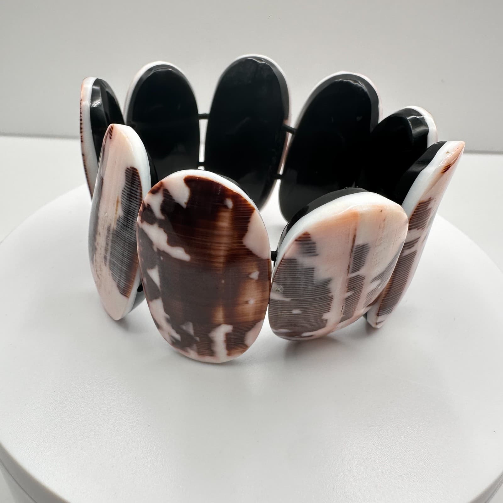 Vintage 90s Chunky Shell Stretch Bracelet Brown & Cream Boho Statement Jewelry - Thumbnail 7