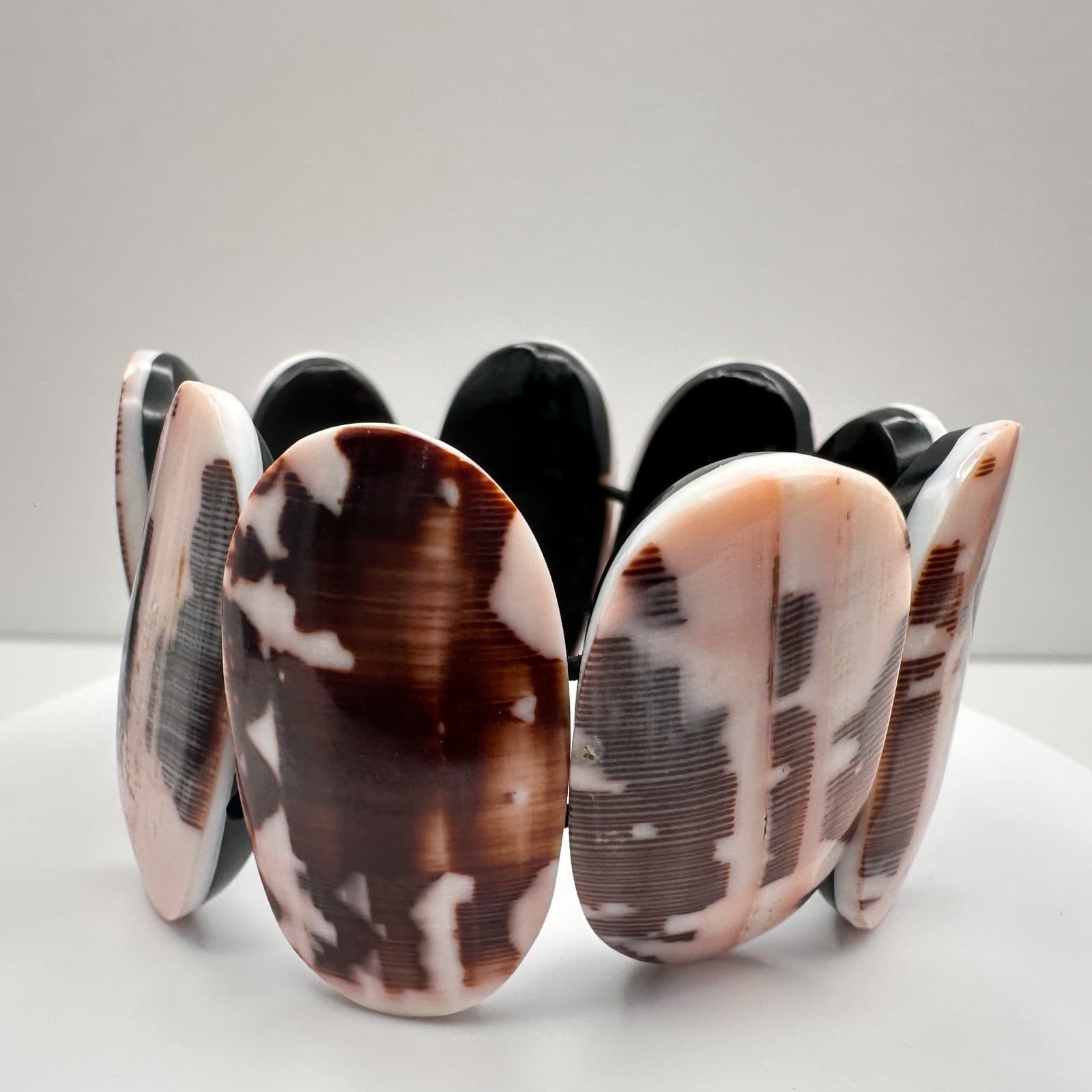 Vintage 90s Chunky Shell Stretch Bracelet Brown & Cream Boho Statement Jewelry - Image 1