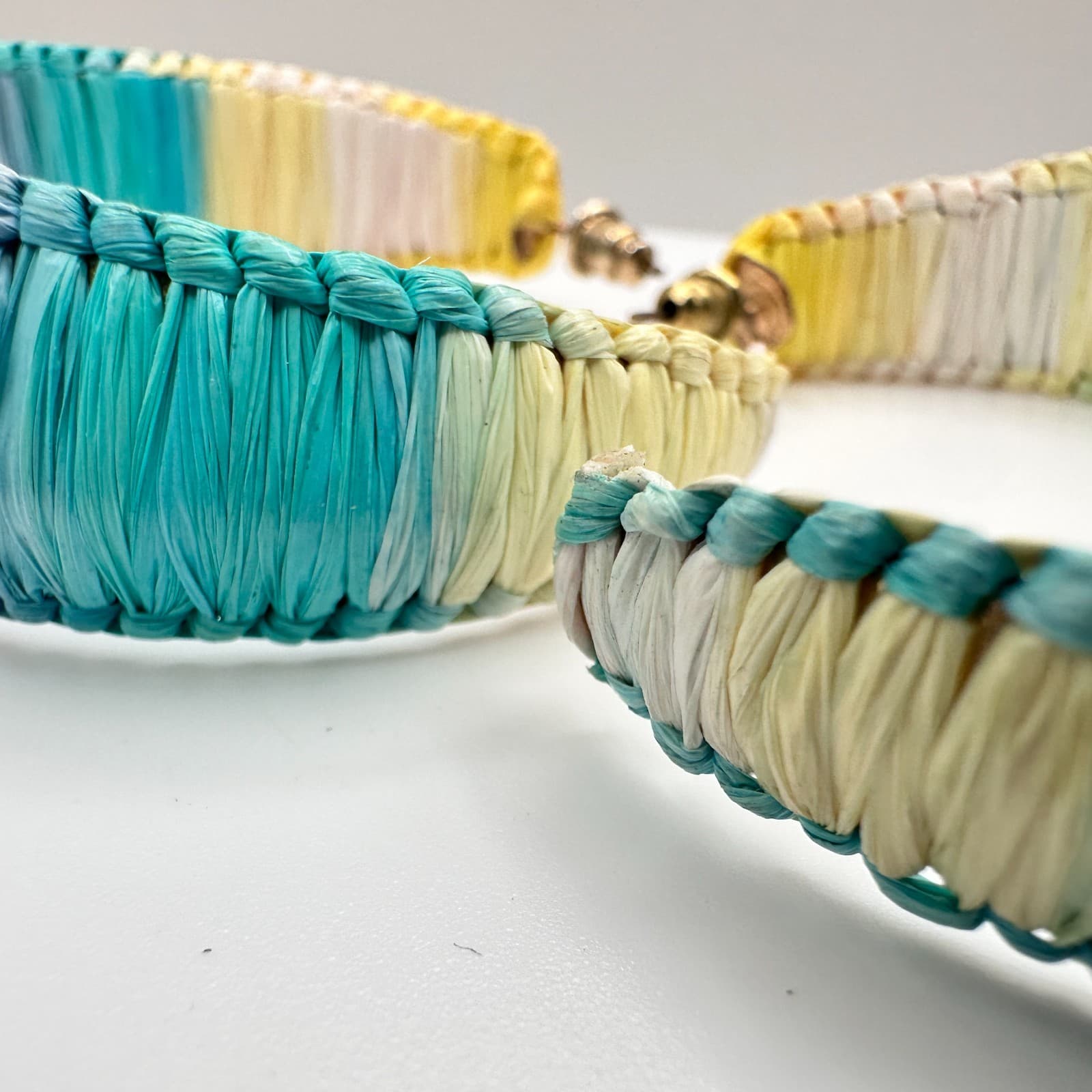 Vintage 80s Raffia Wrapped Hoop Earrings Boho Women's Classic Fashion Jewelry - Thumbnail 3