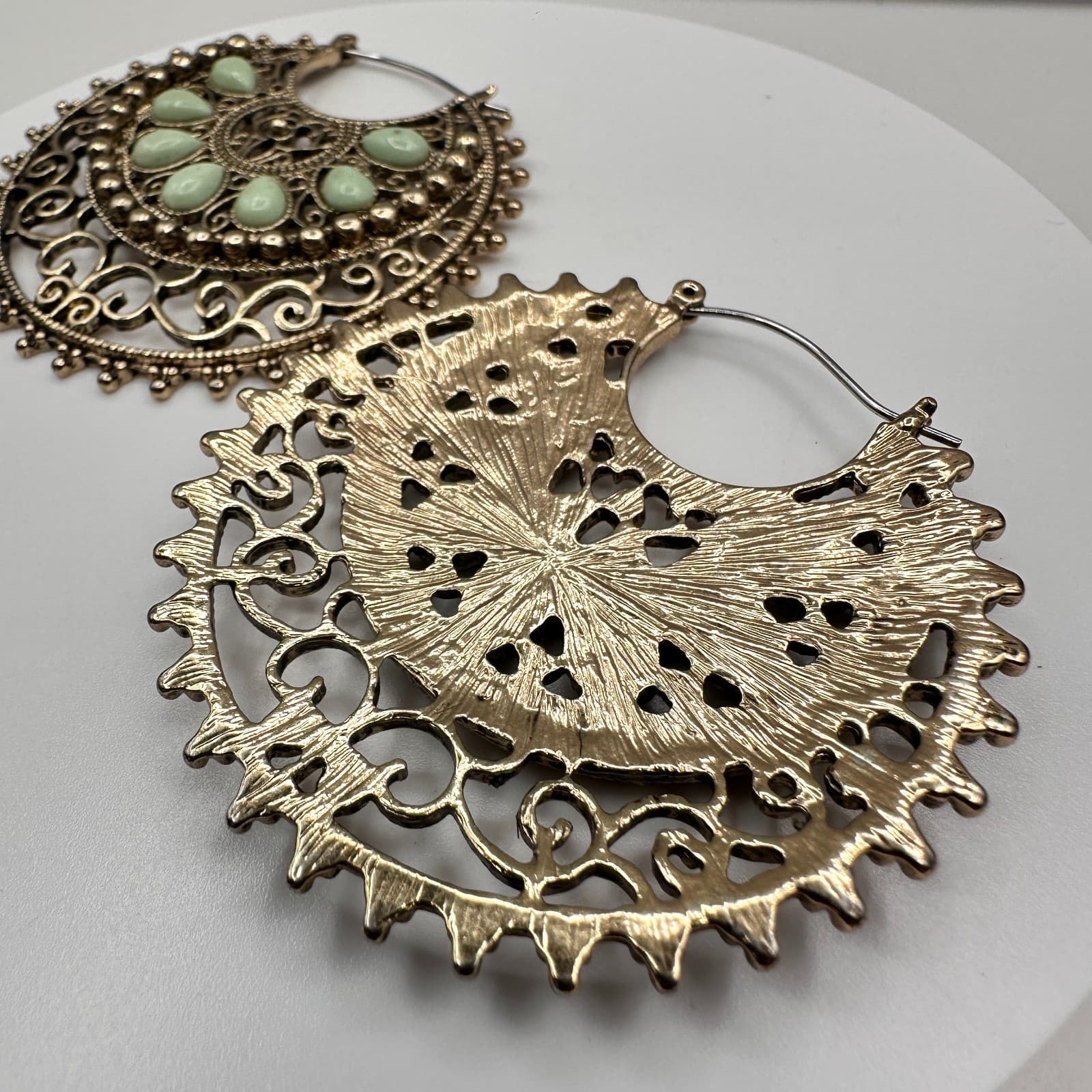 Vintage 90s Mint Green Resin cabochons Hoop Earrings Gold Tone Women's Jewelry - Thumbnail 7