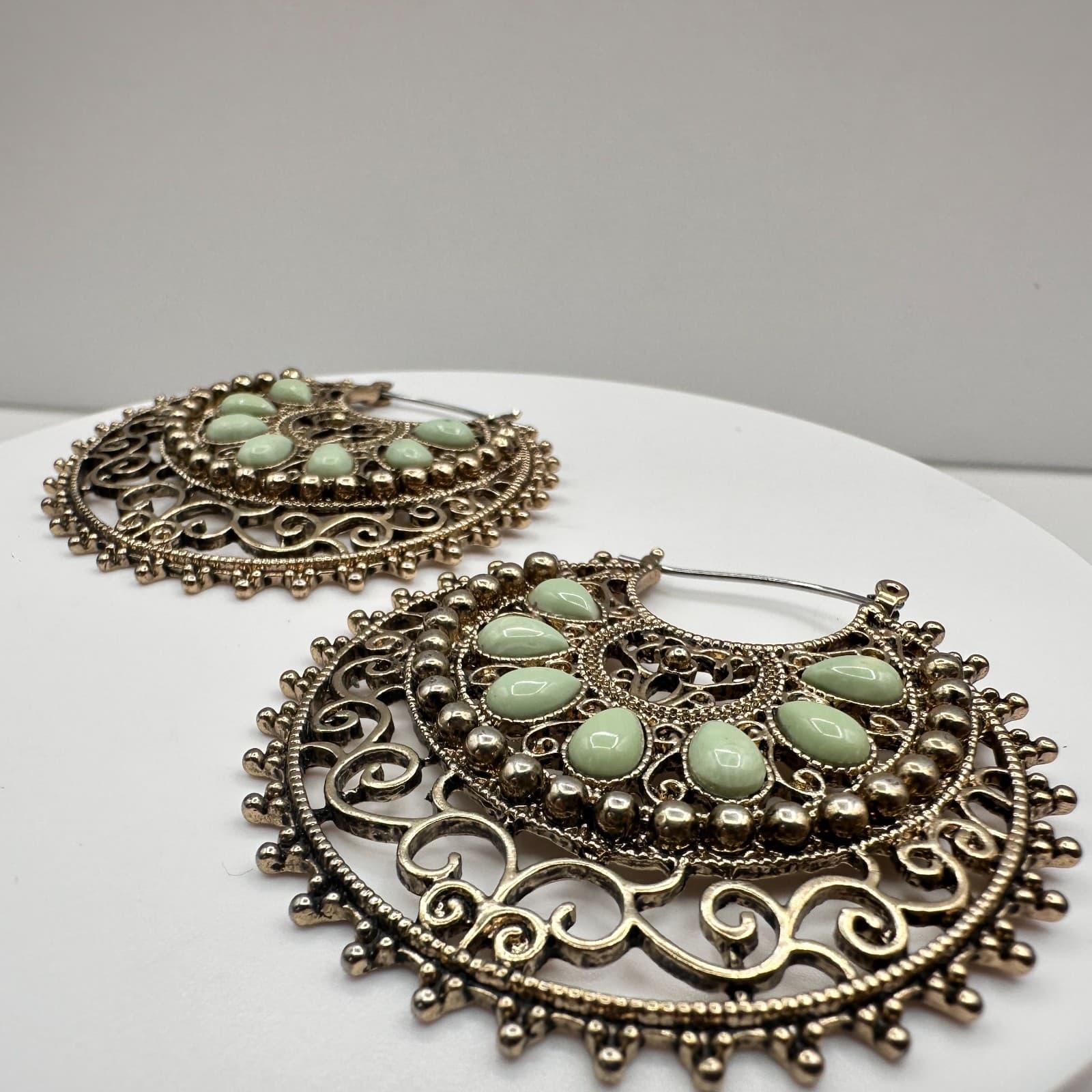 Vintage 90s Mint Green Resin cabochons Hoop Earrings Gold Tone Women's Jewelry - Thumbnail 4