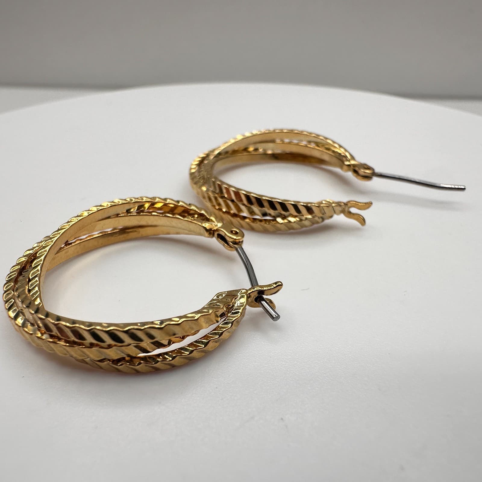Vintage 90s Gold Tone Textured Double Hoop Earrings Fashion Classic Jewelry - Thumbnail 5