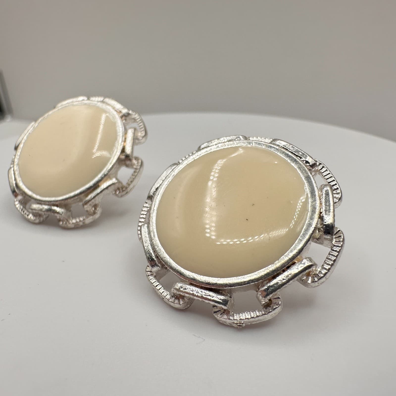 Vintage 80s Silver Tone Cream Enamel Round Stud Earrings Retro Women's Jewelry - Thumbnail 5