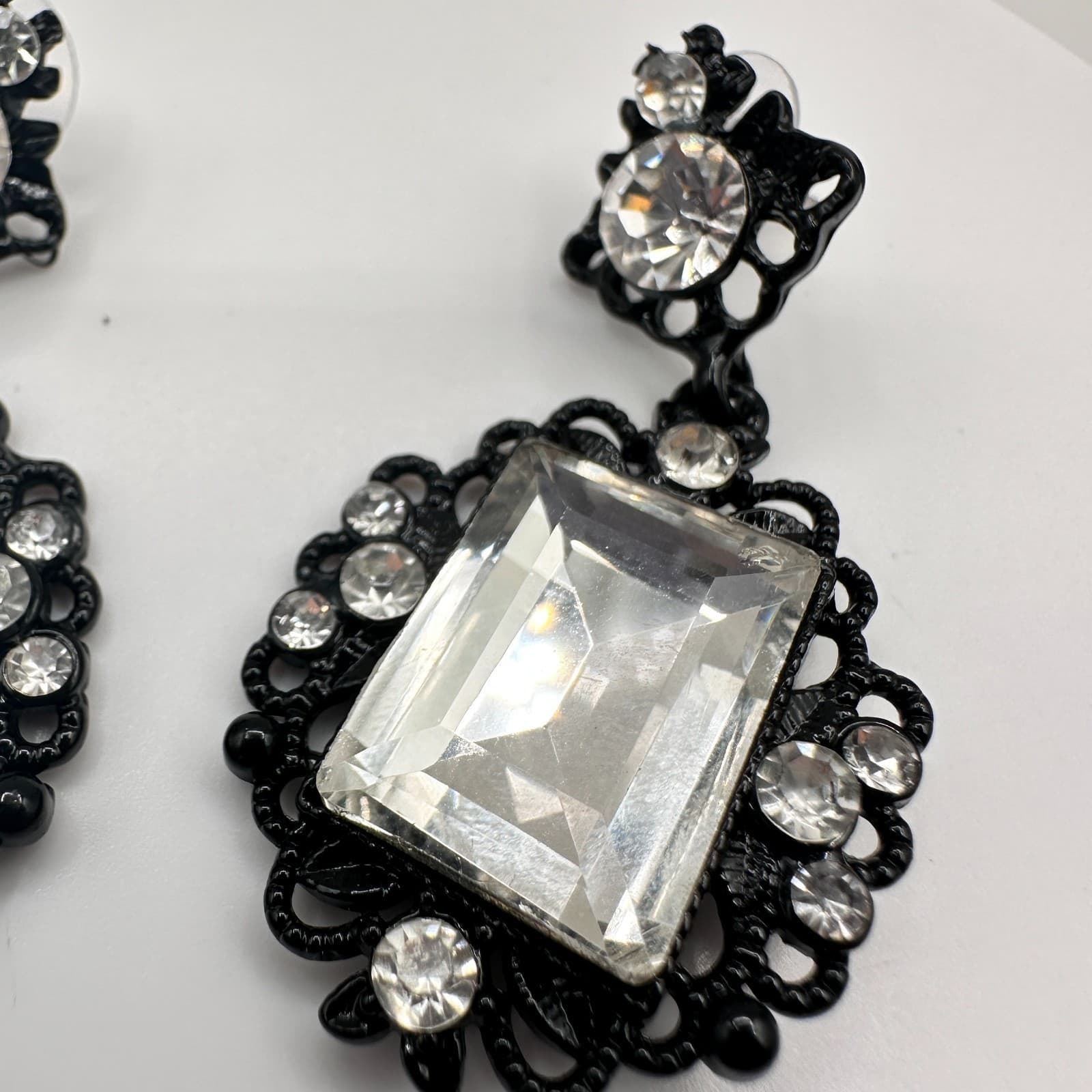 Vintage 80s Faceted Clear Crystal Stone Drop Stud Earrings Black Tone Jewelry - Thumbnail 3