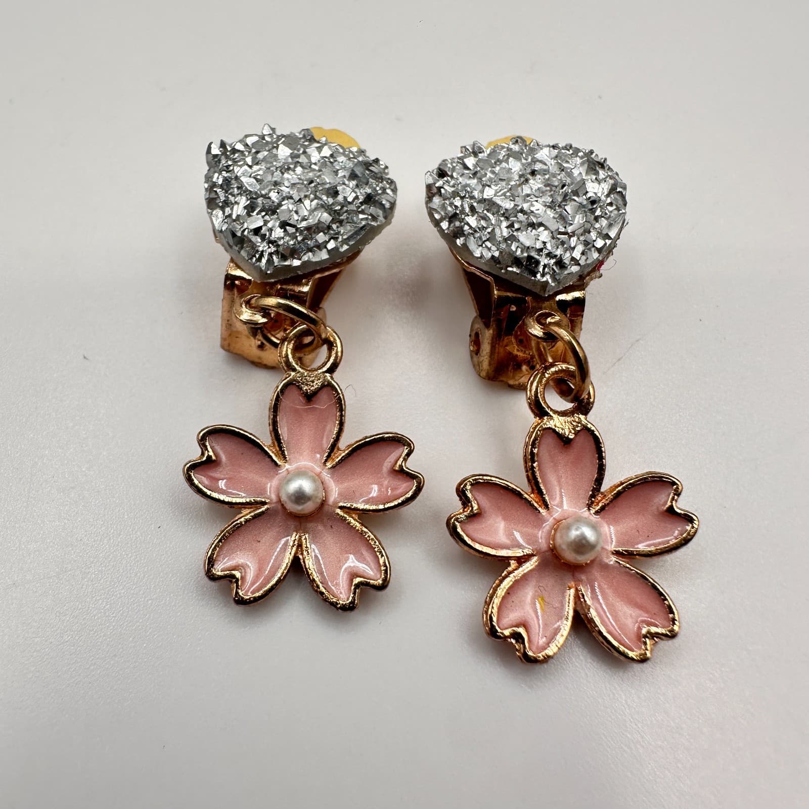 Vintage 90s Pink Enamel Floral Heart Dangle Earrings Gold Tone Women's Jewelry - Thumbnail 2