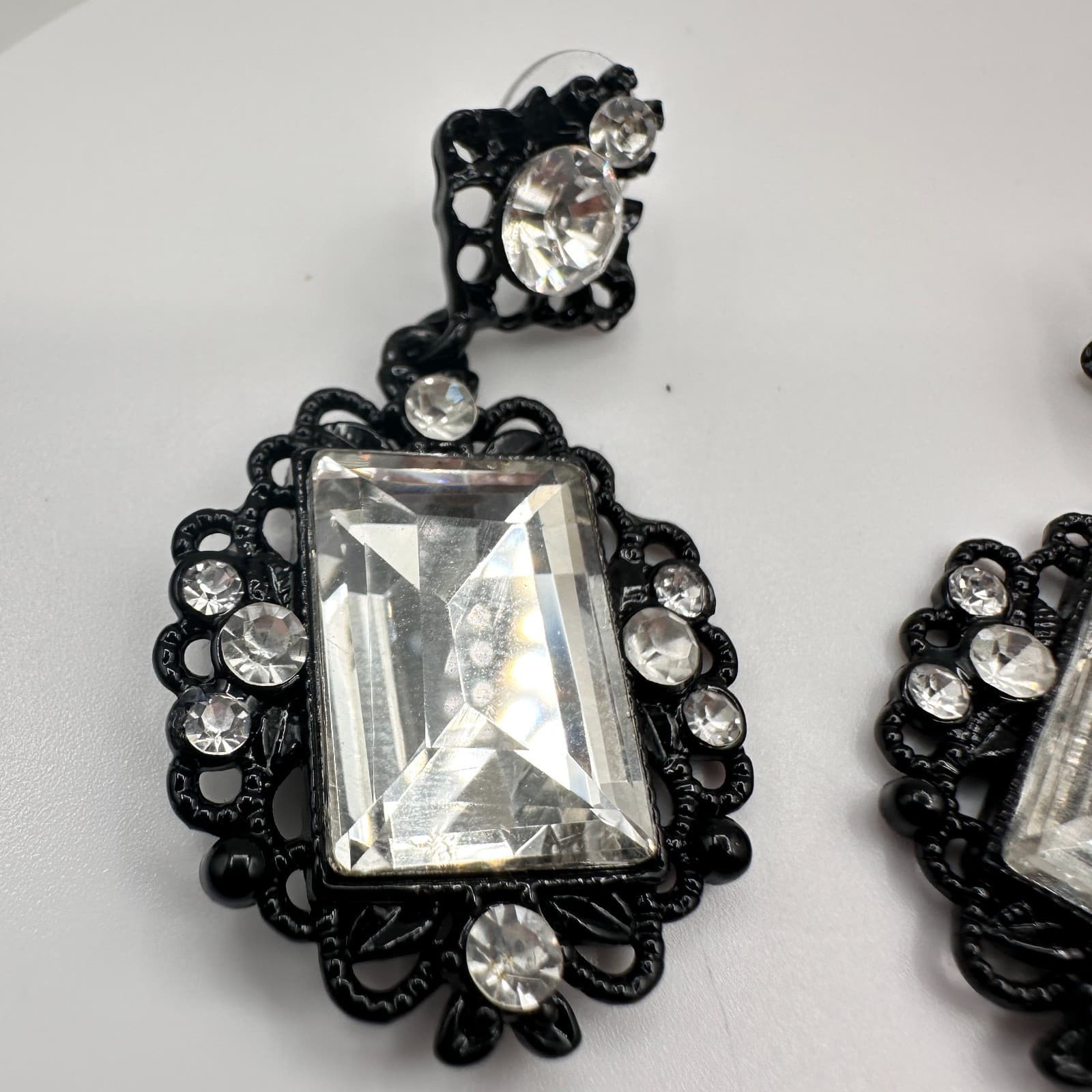 Vintage 80s Faceted Clear Crystal Stone Drop Stud Earrings Black Tone Jewelry - Thumbnail 2