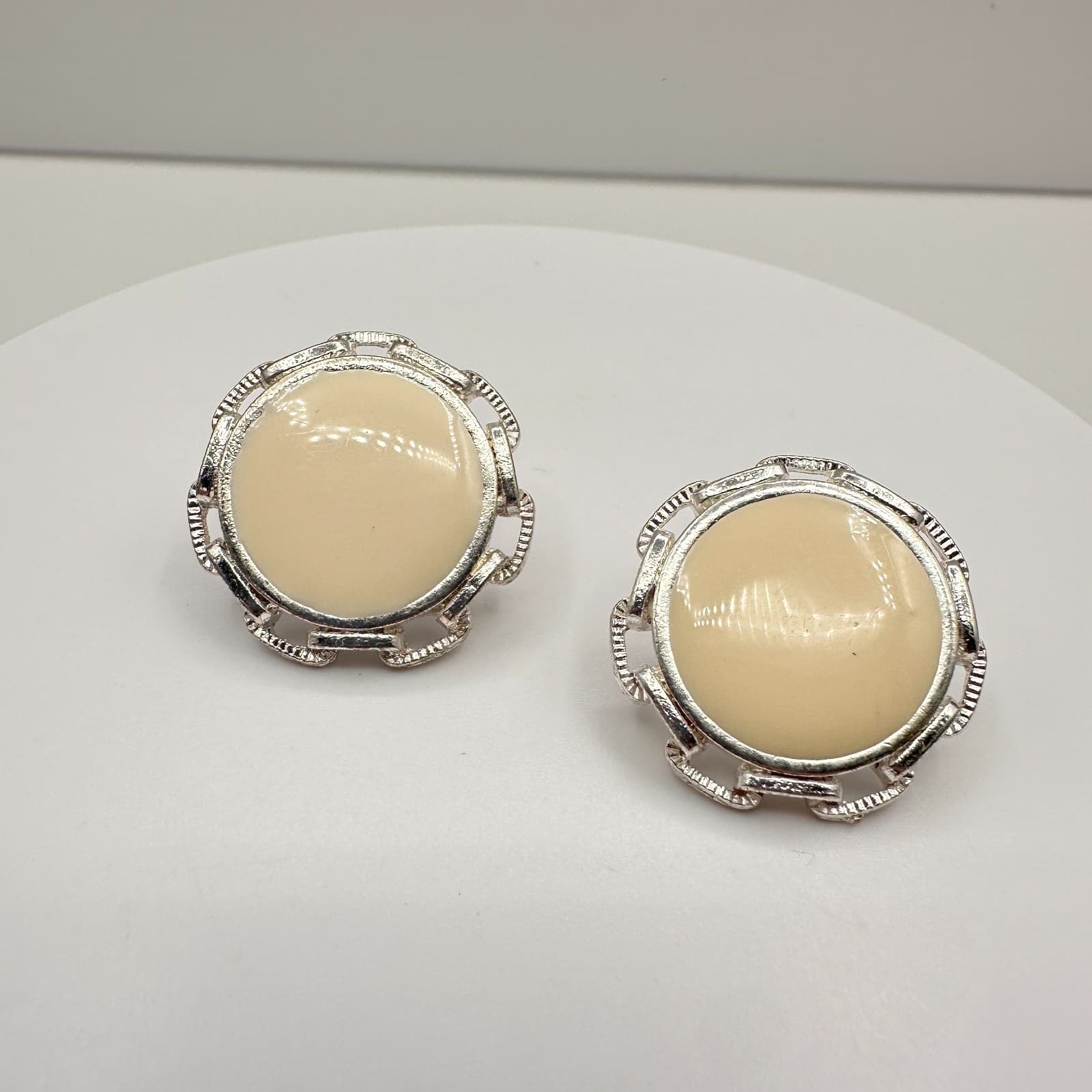 Vintage 80s Silver Tone Cream Enamel Round Stud Earrings Retro Women's Jewelry - Thumbnail 2