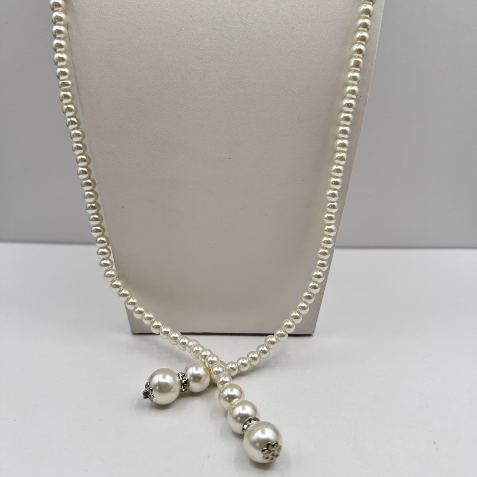 Vintage 90s White Faux Pearl Beaded Necklace Silver Tone Women's Classic Jewelry - Image 1