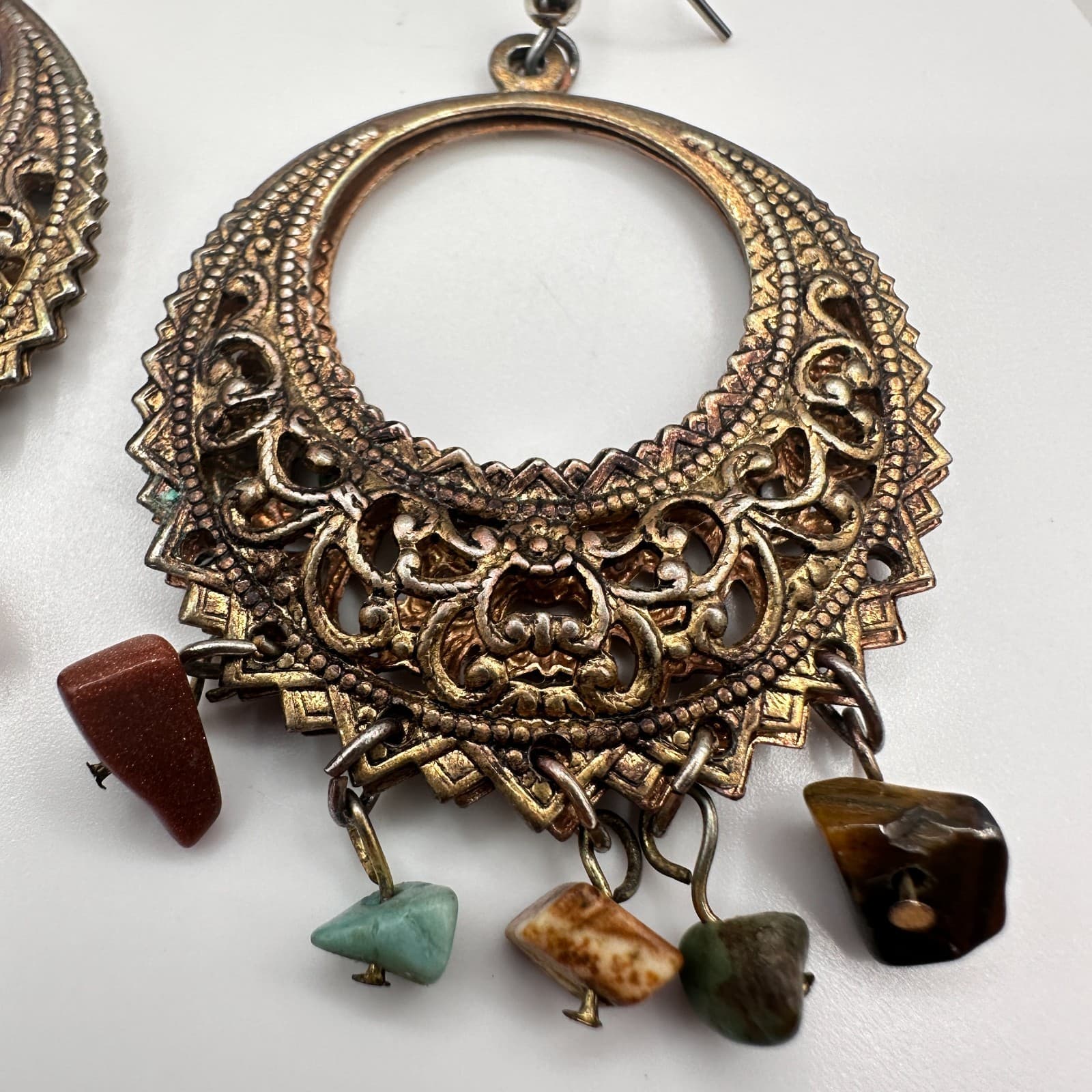 Vintage 90s Natural Stone Chip Crescent Hoop Earrings Bronze Tone Jewelry - Thumbnail 4