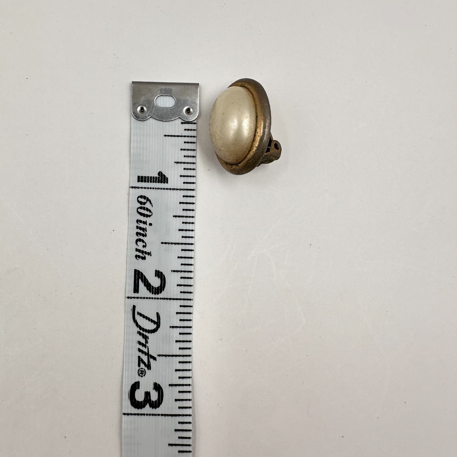 Vintage 80s 90s Gold Tone Cream Faux Pearl Clip On Earrings Statement Jewelry - Thumbnail 2