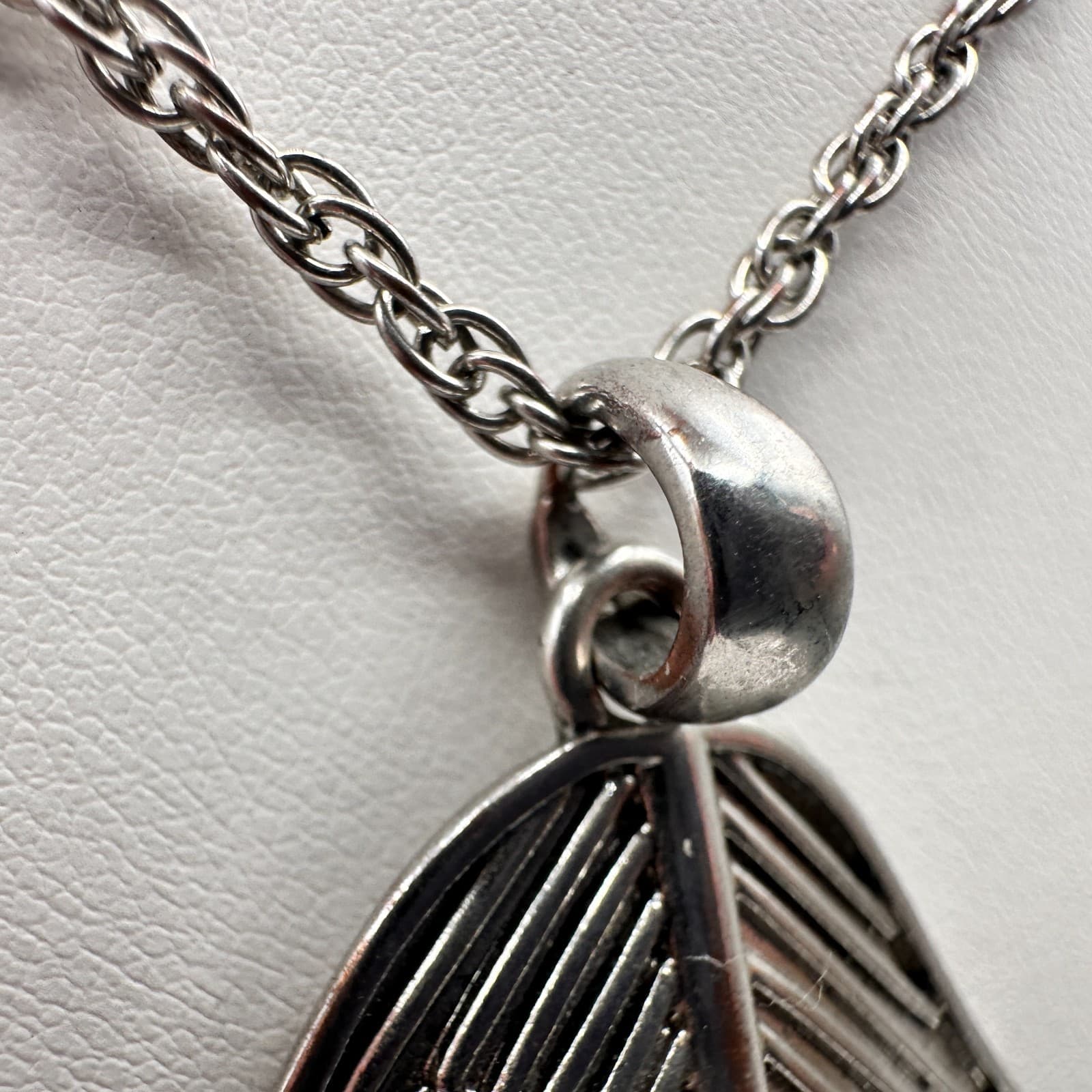 Vintage Y2K Silver Tone Feather Pendant Necklace Statement Leaf Boho Jewelry - Thumbnail 4