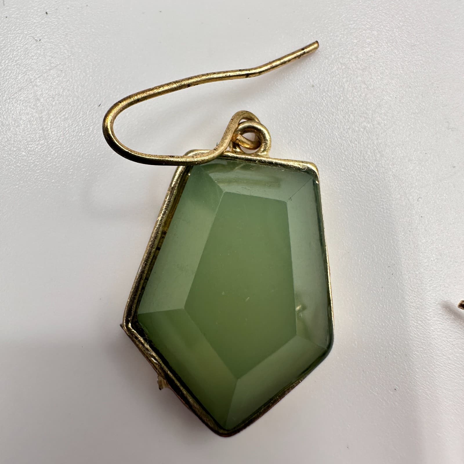 Vintage 90s Green Stone Dangle Earrings Gold Tone Geometric Shield Boho Fashion - Thumbnail 3