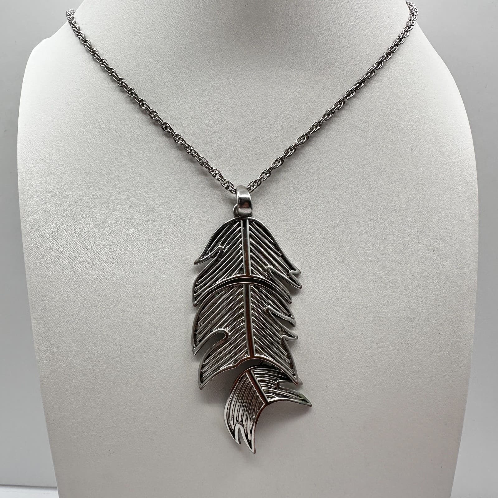 Vintage Y2K Silver Tone Feather Pendant Necklace Statement Leaf Boho Jewelry - Thumbnail 2