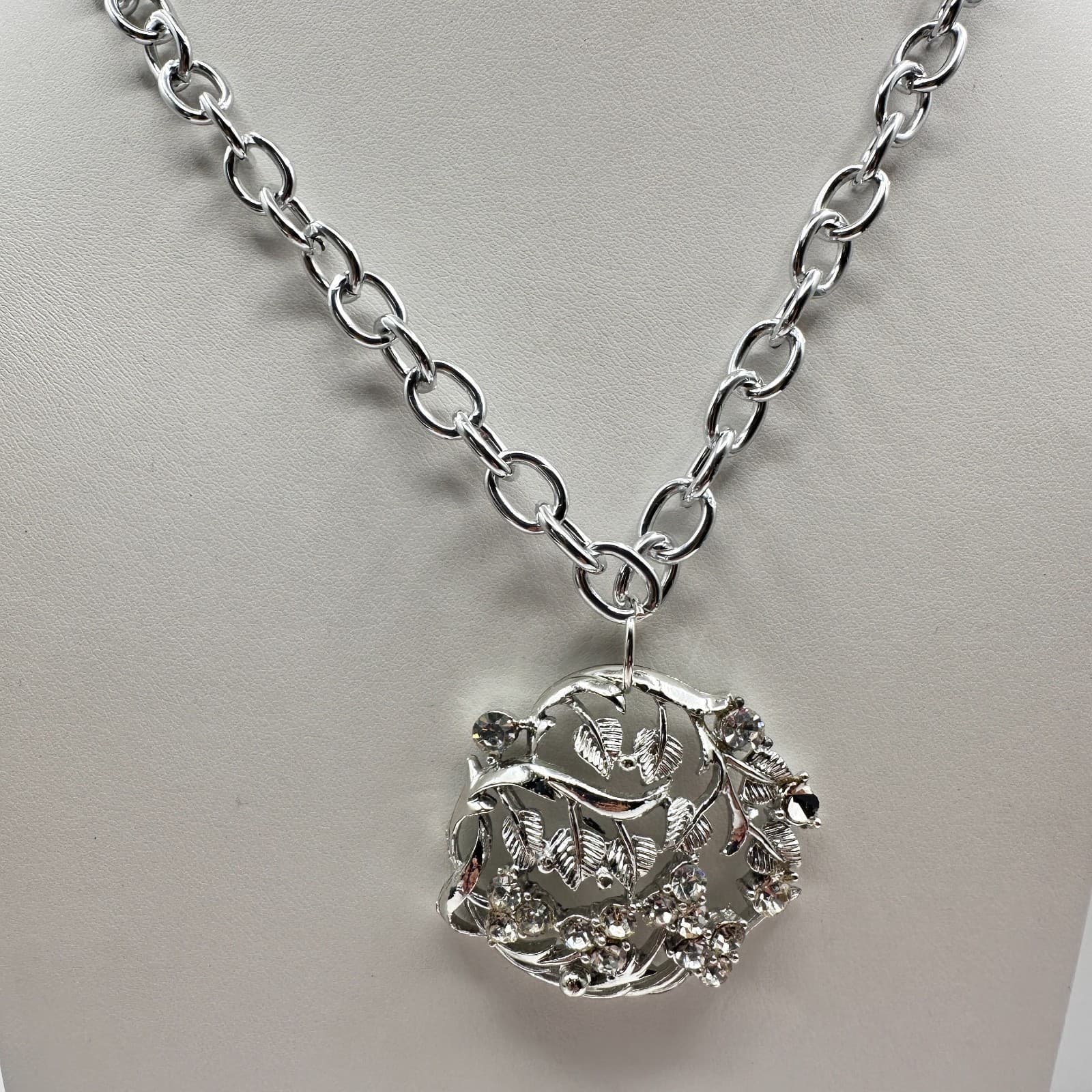 Vintage 80s 90s Silver Tone Floral Leaf Clear Glass Statement Pendant Necklace - Image 1