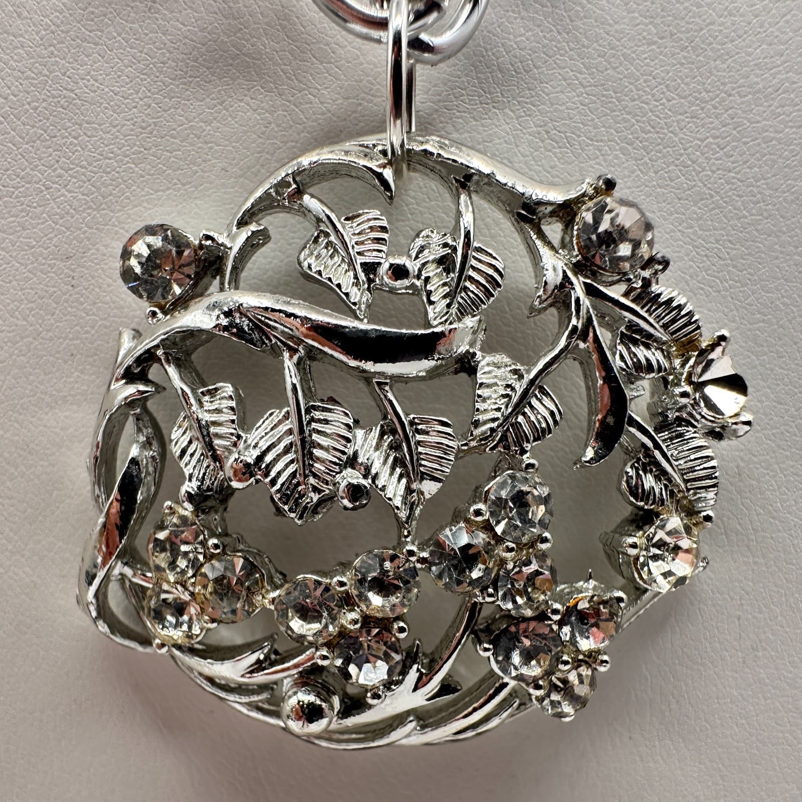 Vintage 80s 90s Silver Tone Floral Leaf Clear Glass Statement Pendant Necklace - Thumbnail 2