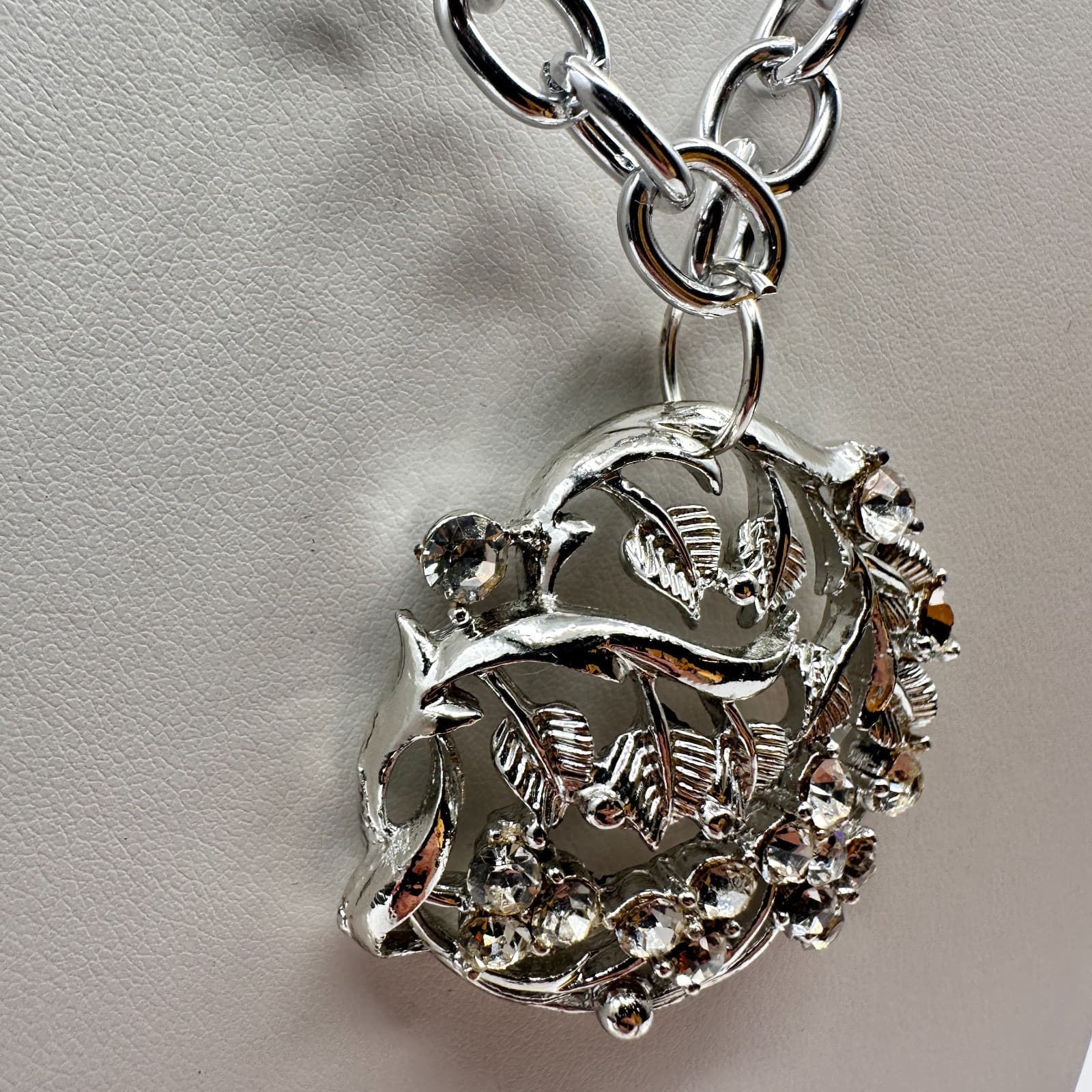 Vintage 80s 90s Silver Tone Floral Leaf Clear Glass Statement Pendant Necklace - Thumbnail 3