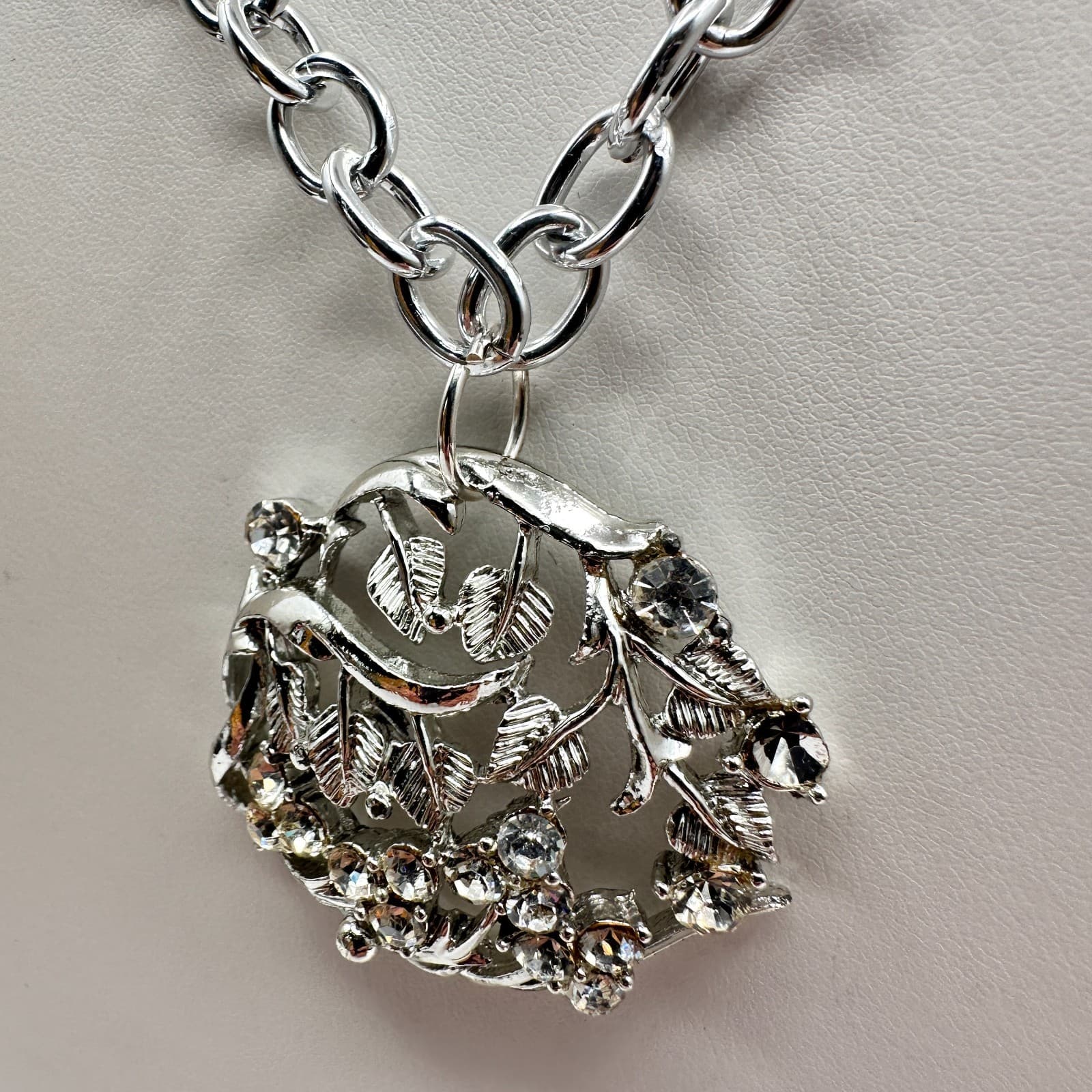 Vintage 80s 90s Silver Tone Floral Leaf Clear Glass Statement Pendant Necklace - Thumbnail 4