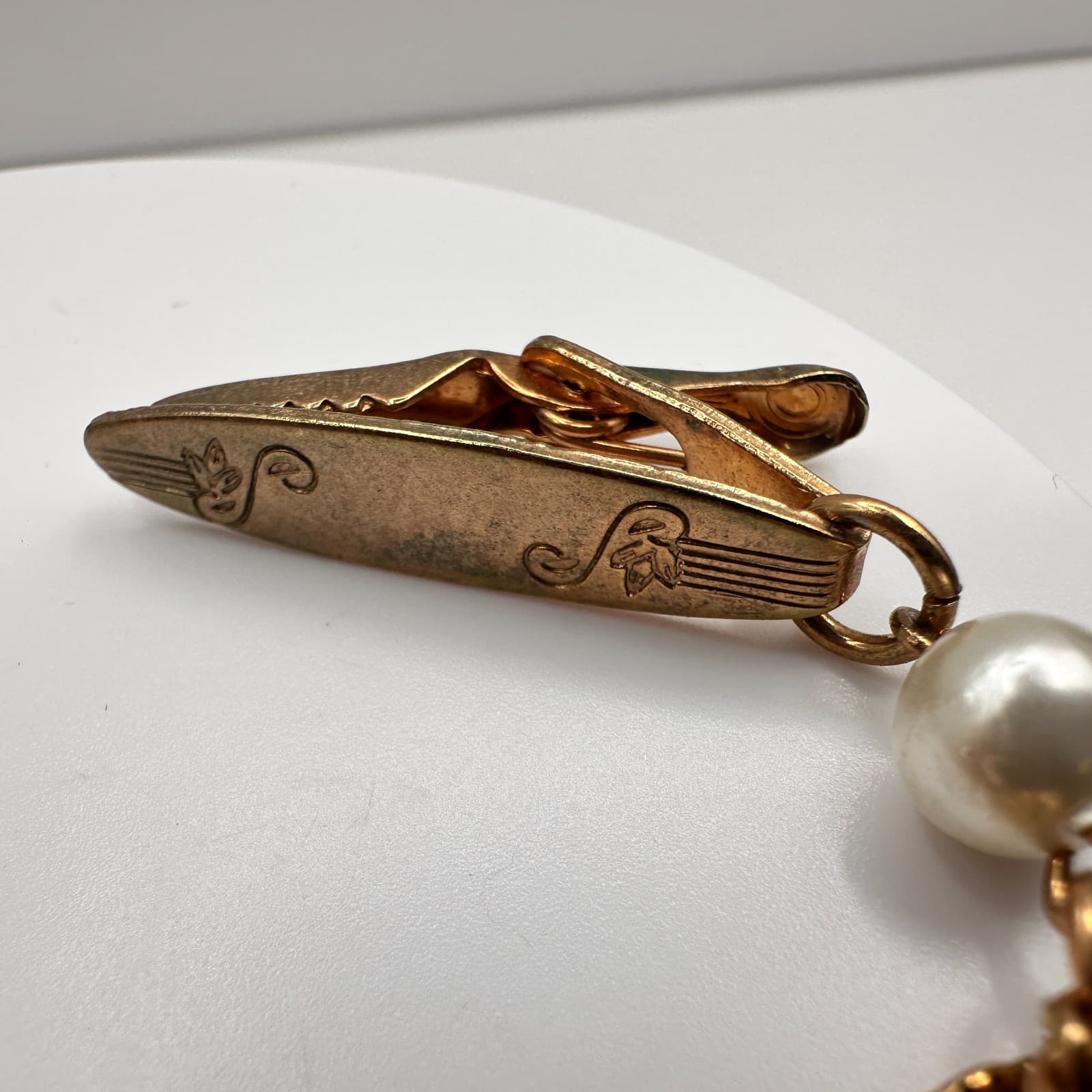 Vintage 90s Gold Tone Faux Pearl Sweater Guard Cardigan Clips Multi Strand Chain - Thumbnail 4