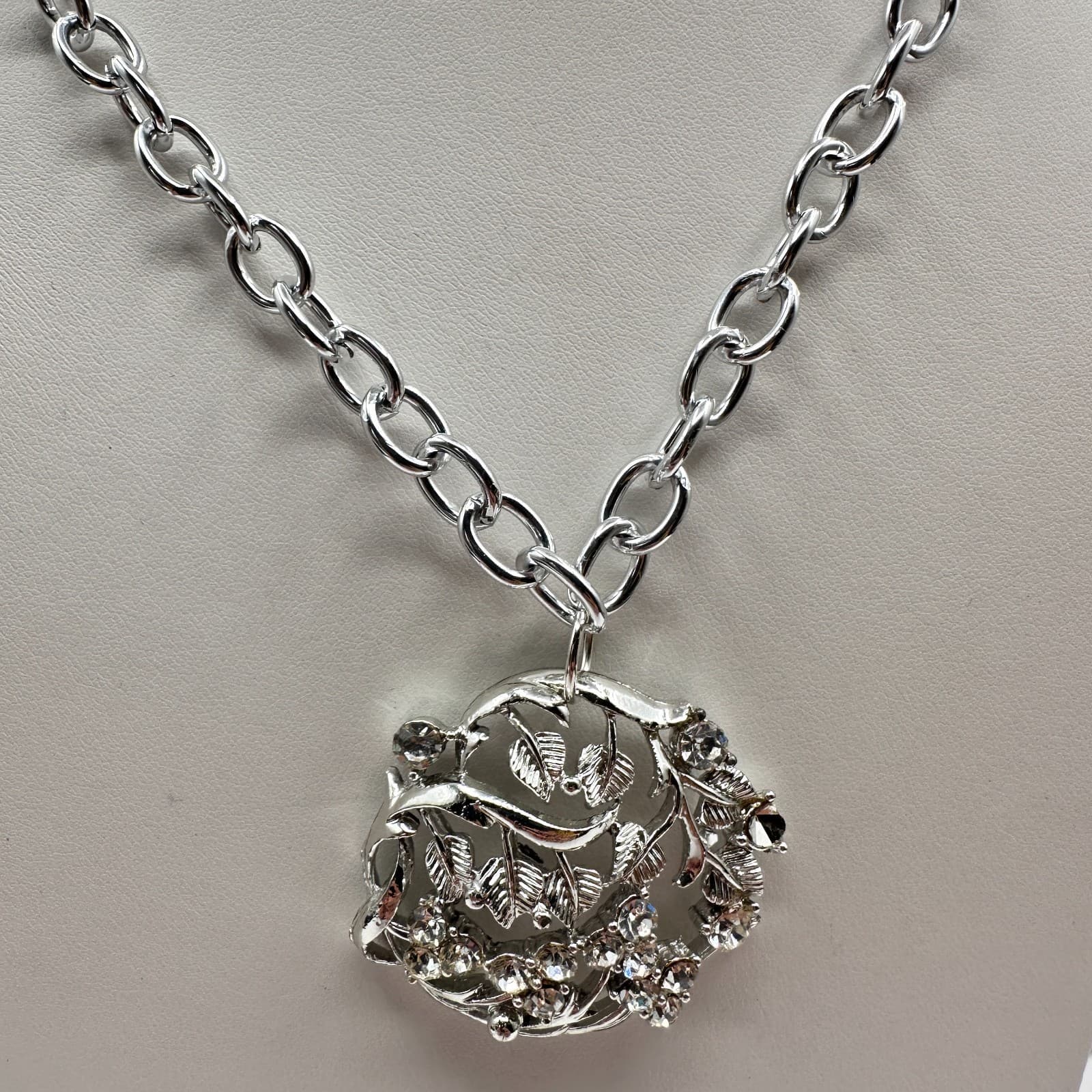 Vintage 80s 90s Silver Tone Floral Leaf Clear Glass Statement Pendant Necklace - Thumbnail 5