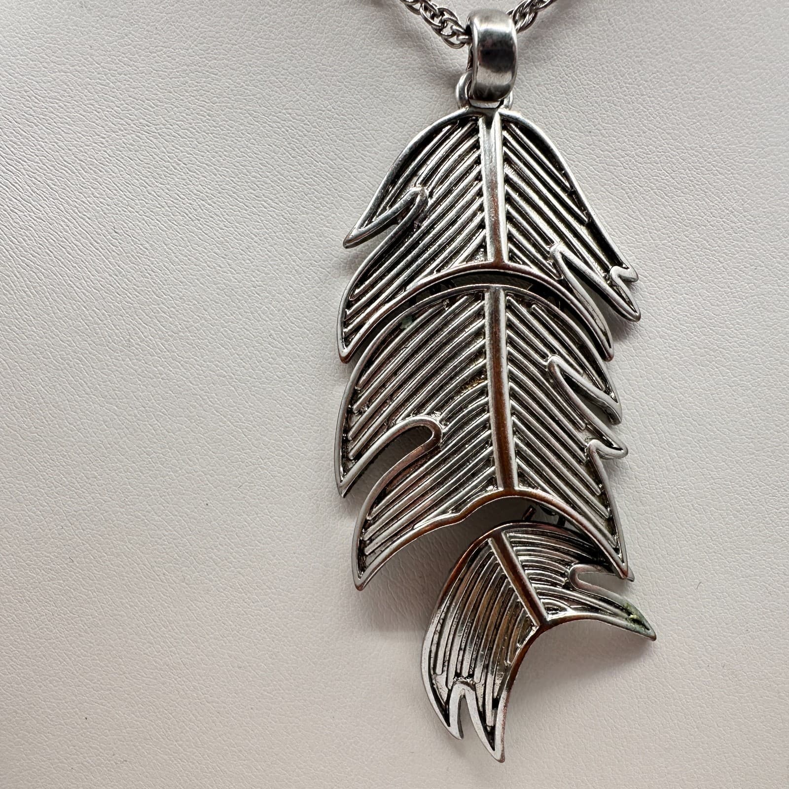 Vintage Y2K Silver Tone Feather Pendant Necklace Statement Leaf Boho Jewelry - Thumbnail 3