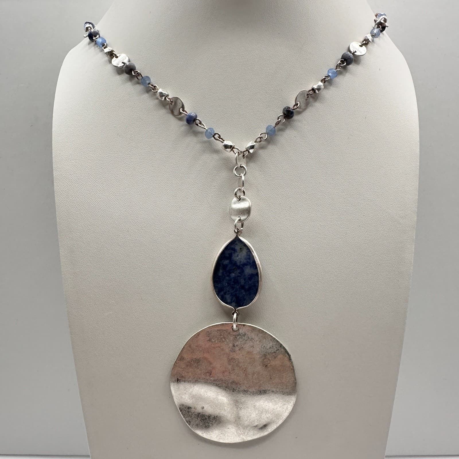 Vintage 90s Sodalite Teardrop Disc Necklace Hammered Silver Tone Women's Jewelry - Thumbnail 8