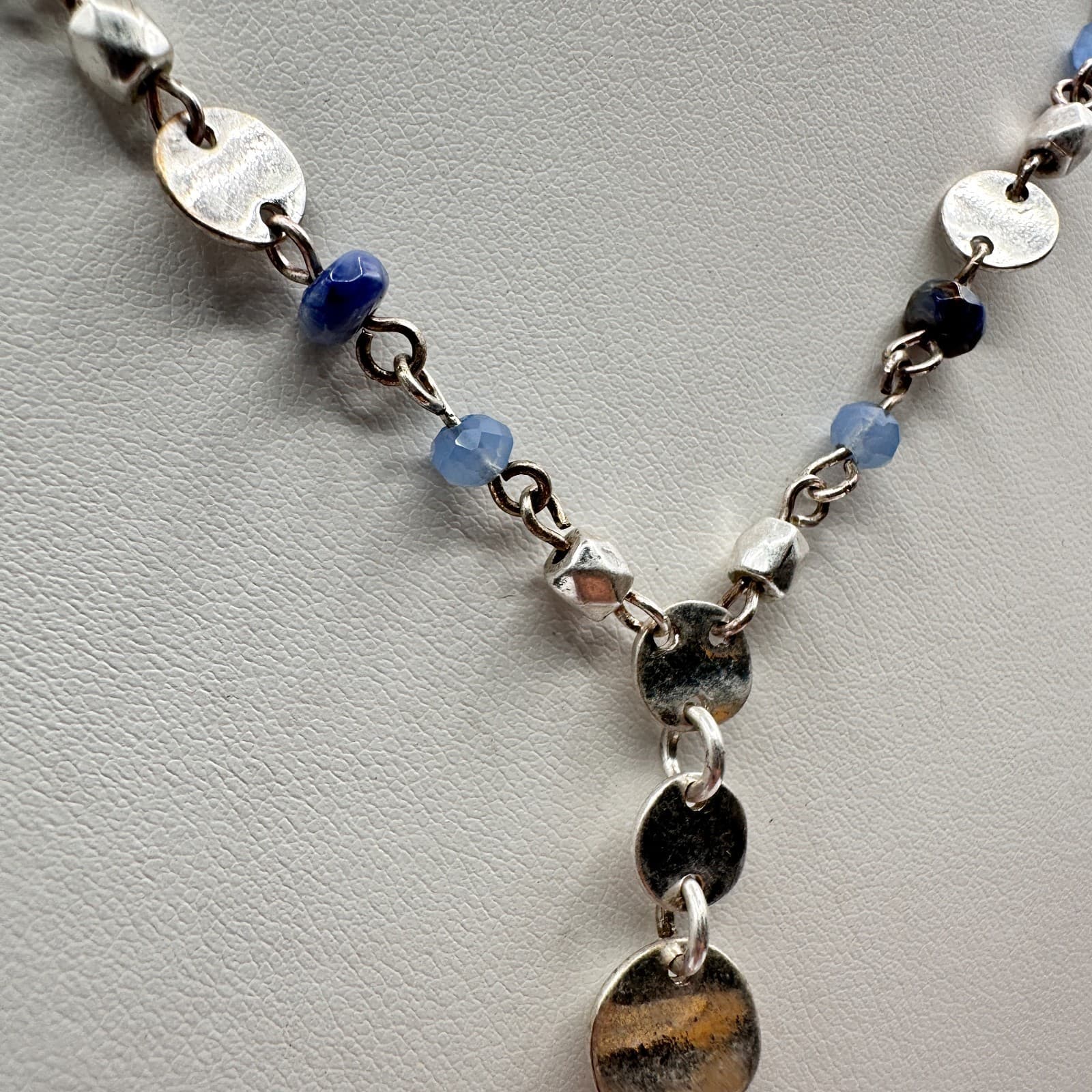 Vintage 90s Sodalite Teardrop Disc Necklace Hammered Silver Tone Women's Jewelry - Thumbnail 4